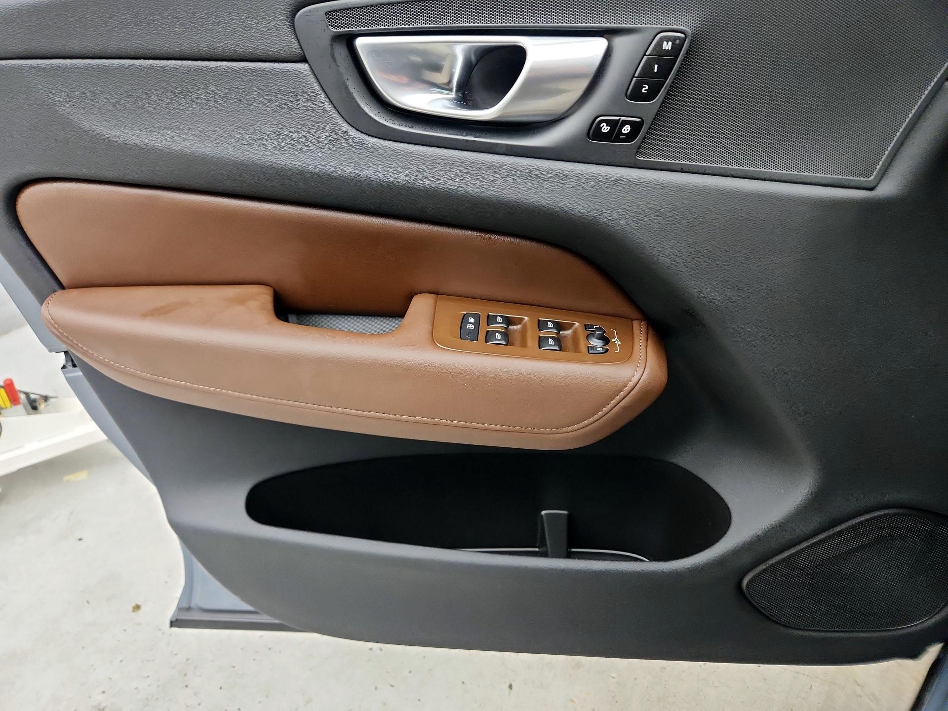 Thumbnail: 2023 Volvo XC60 - 12