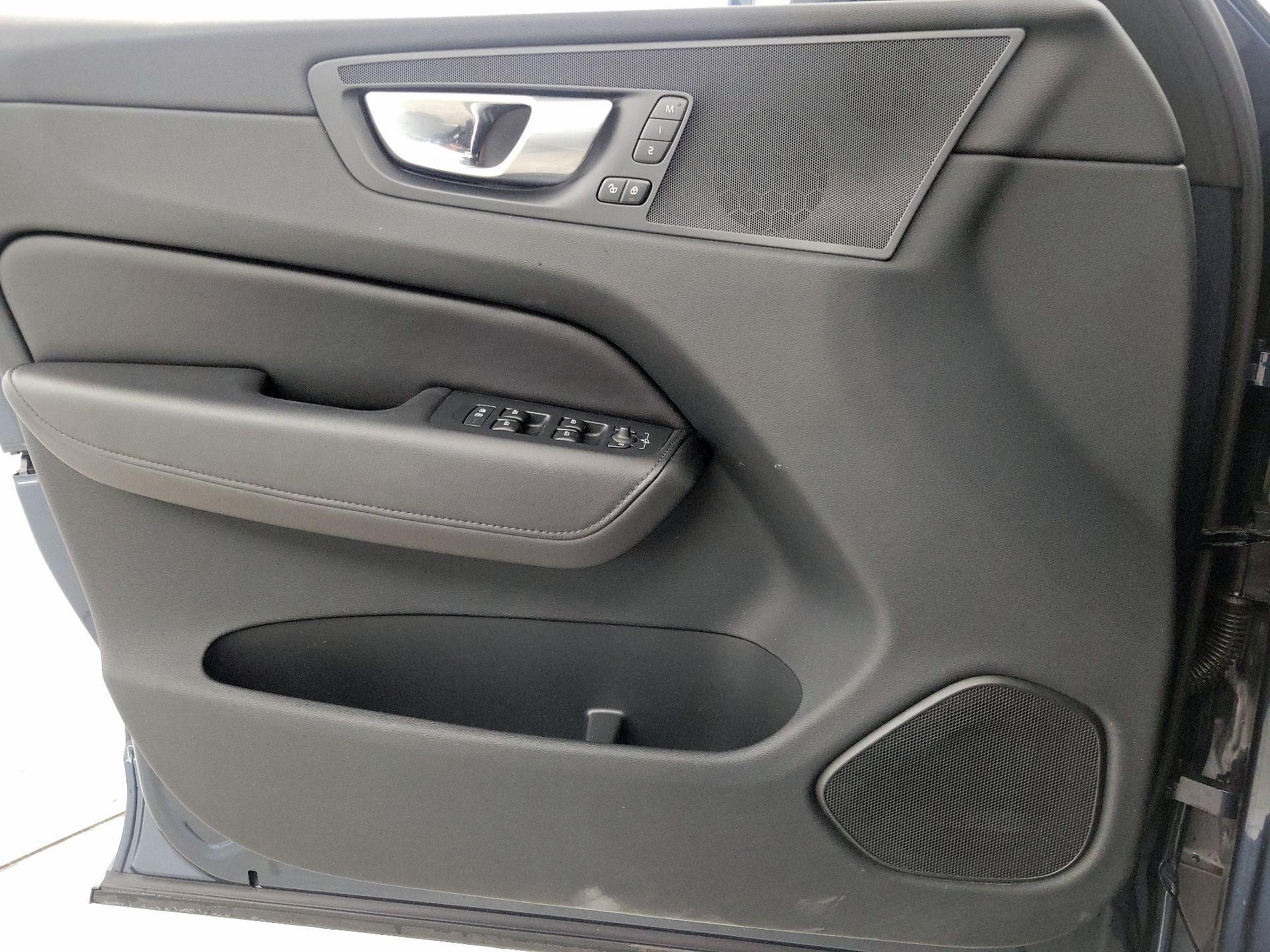 Thumbnail: 2023 Volvo XC60 - 12