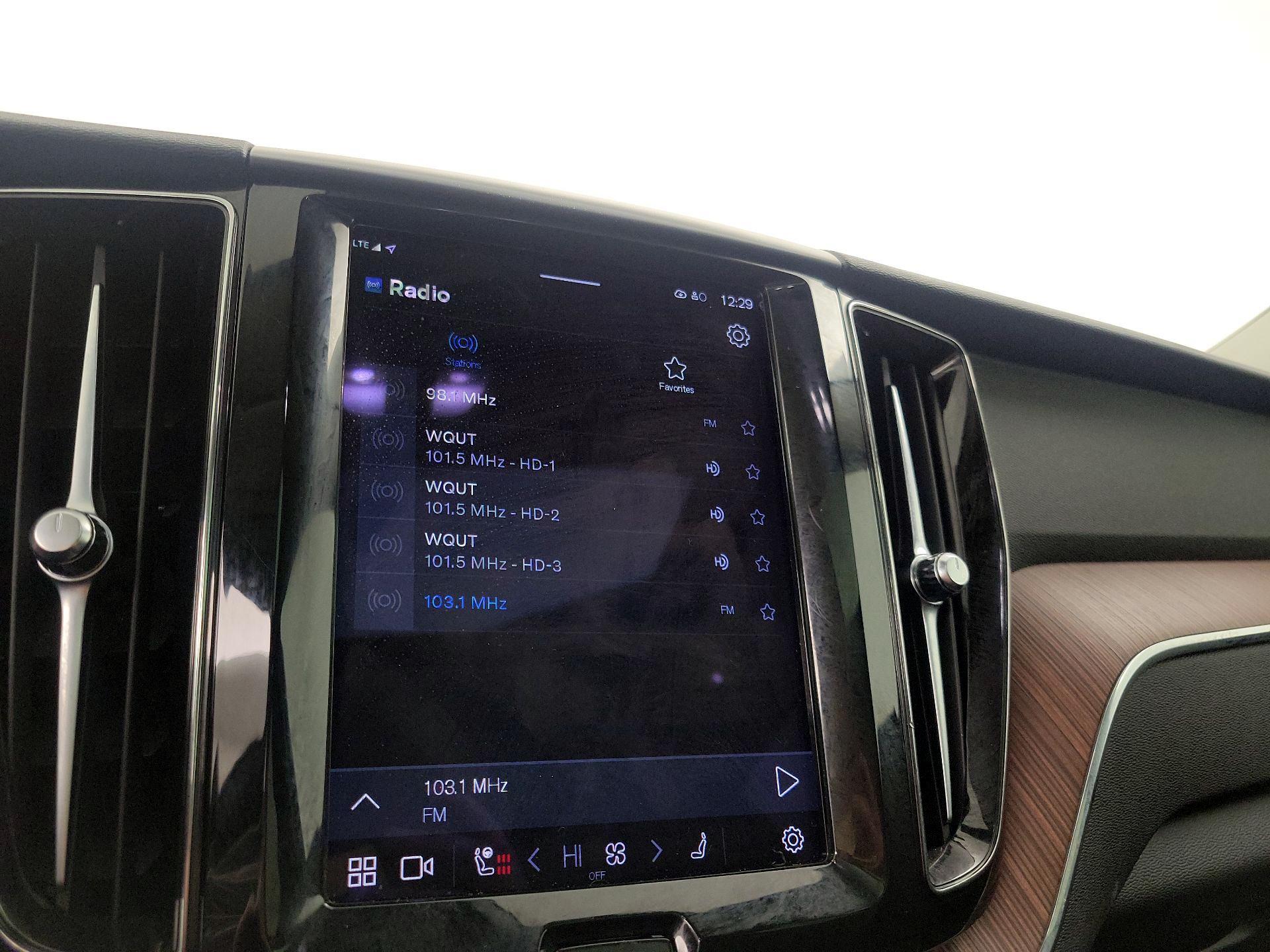 Thumbnail: 2023 Volvo XC60 - 16