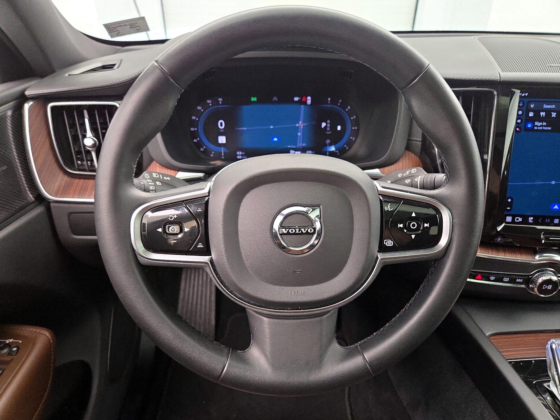 Thumbnail: 2023 Volvo XC60 - 10