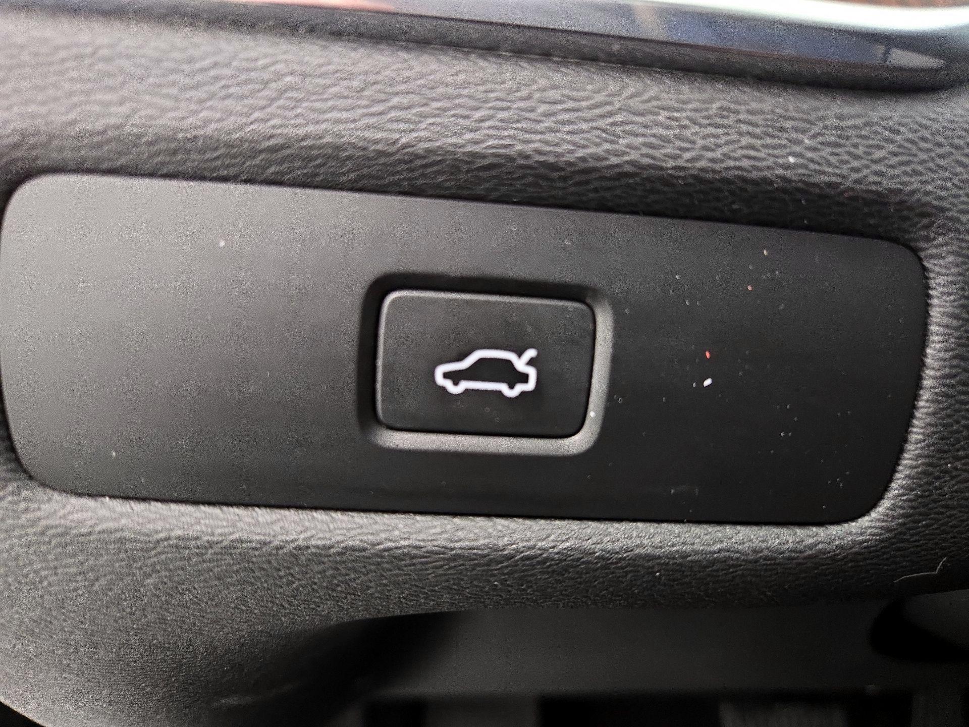 Thumbnail: 2023 Volvo XC60 - 13