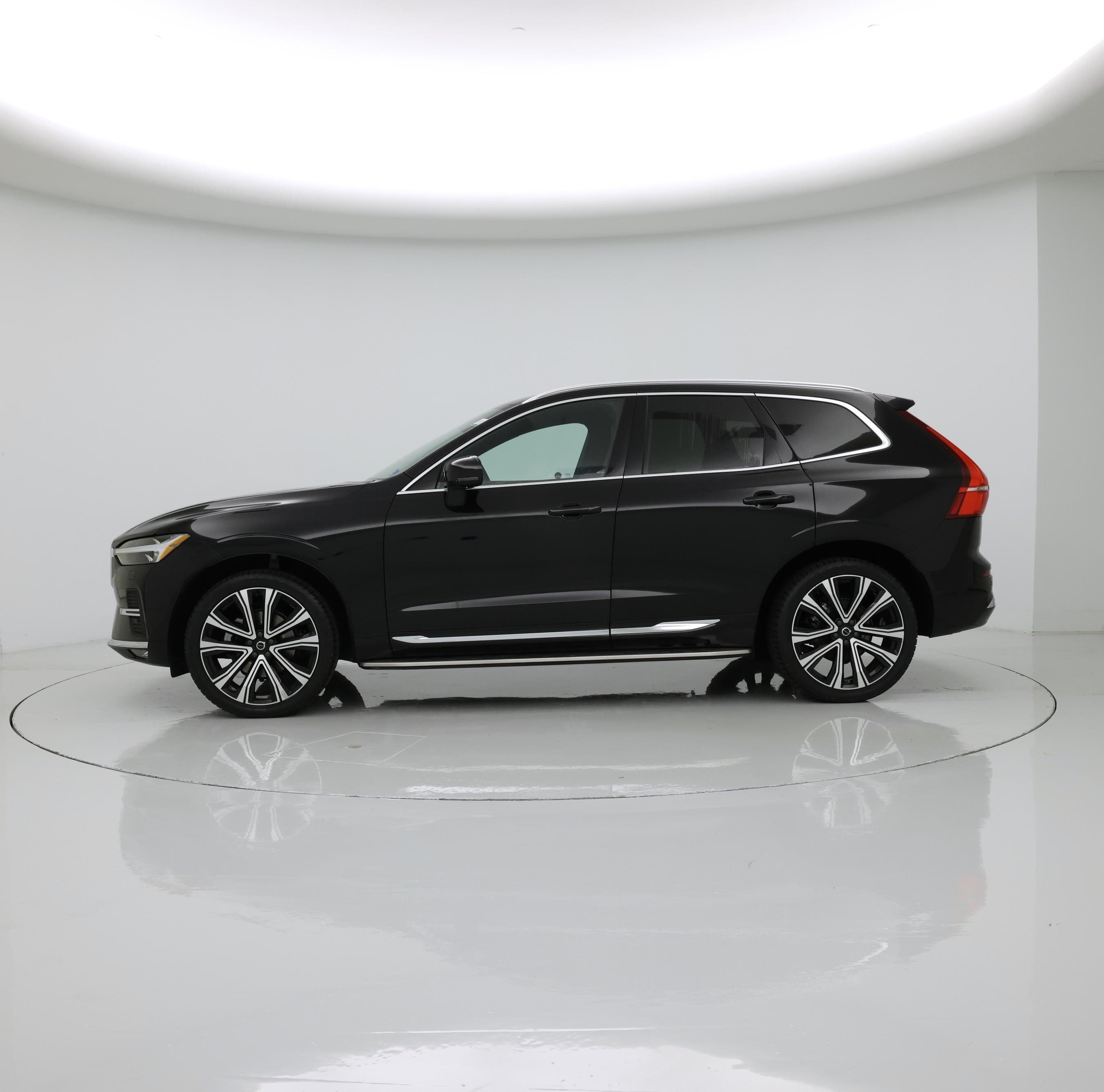 Thumbnail: 2023 Volvo XC60 - 3