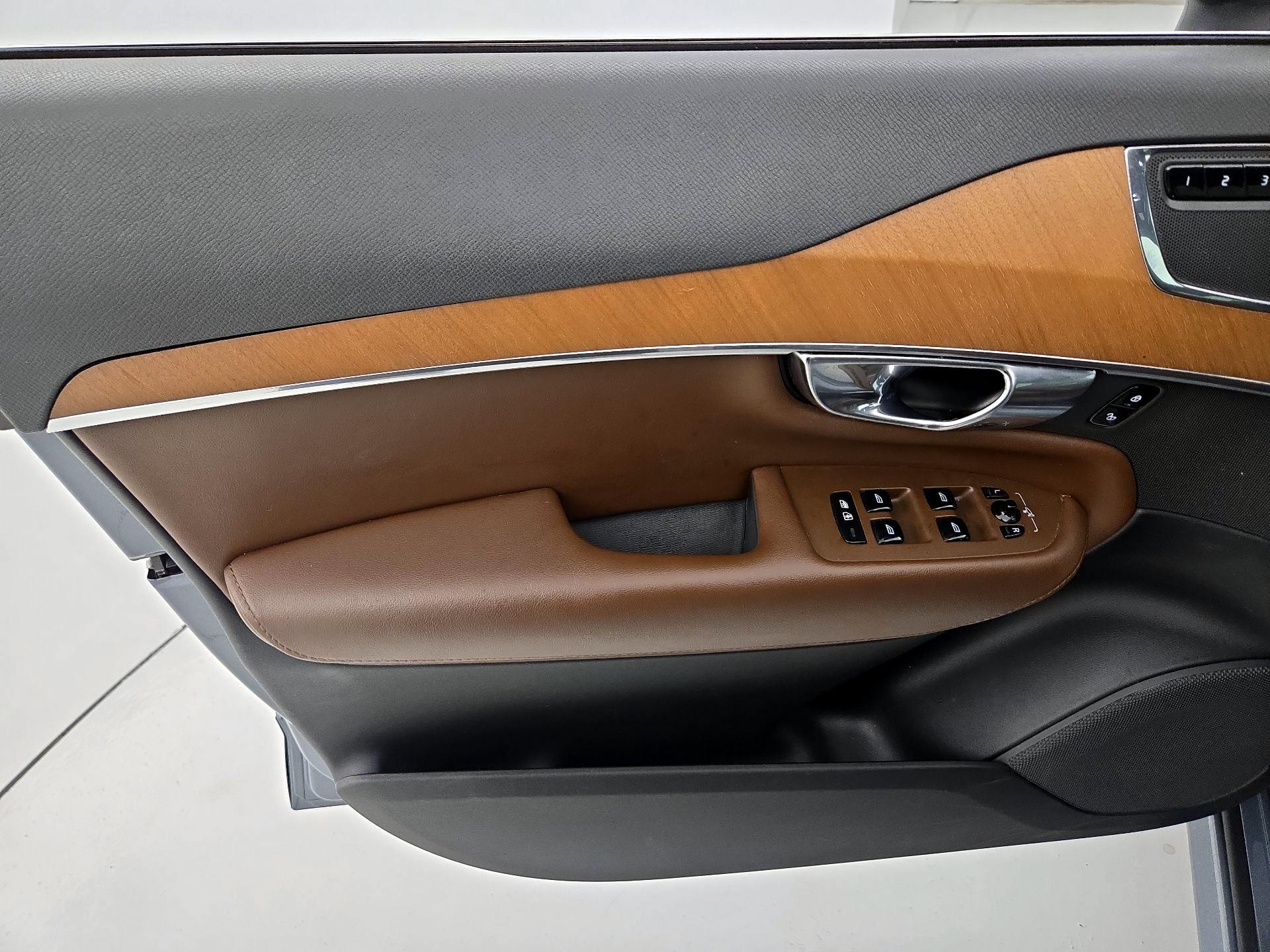 Thumbnail: 2023 Volvo XC90 - 12