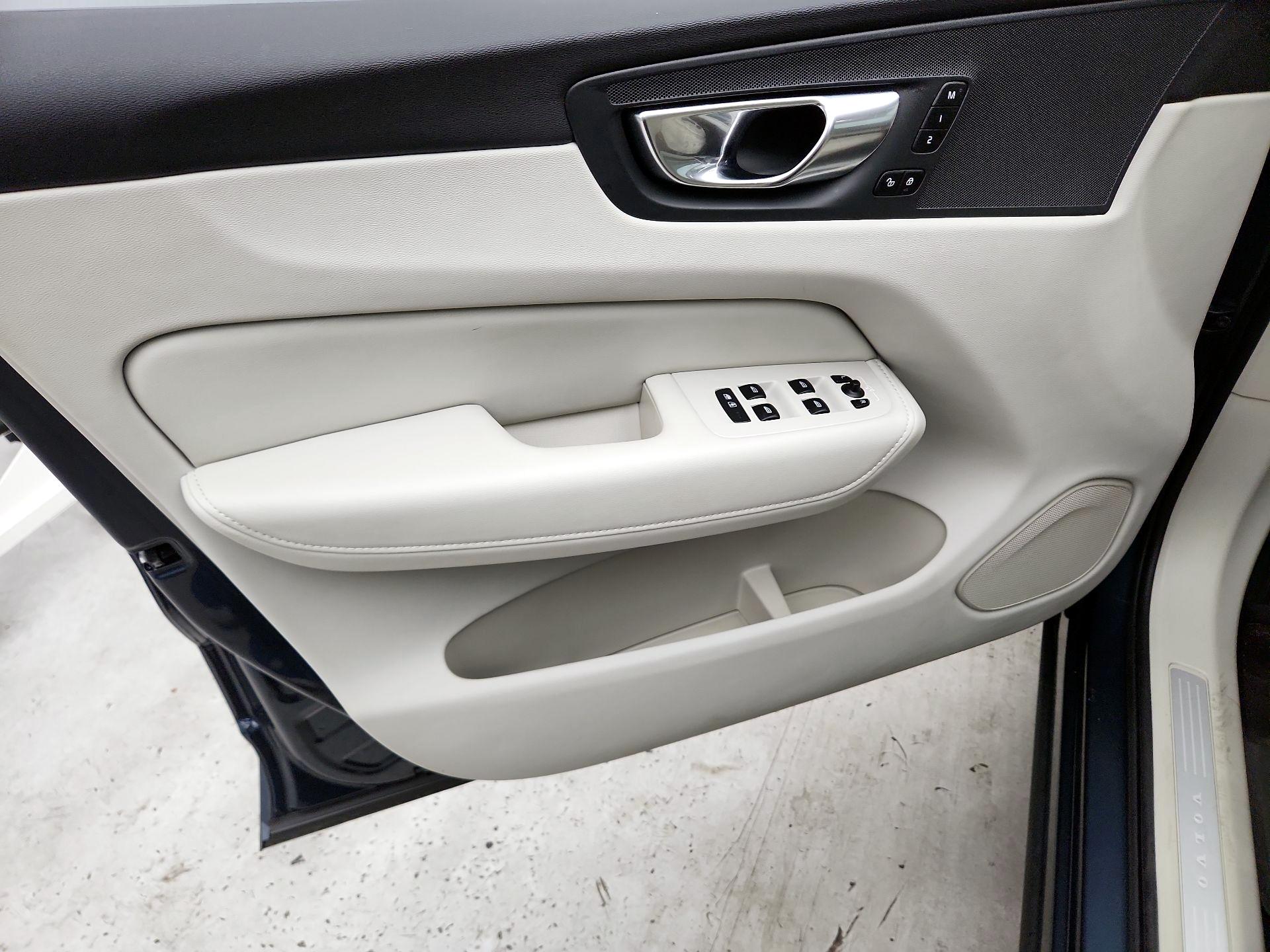 Thumbnail: 2023 Volvo XC60 - 12