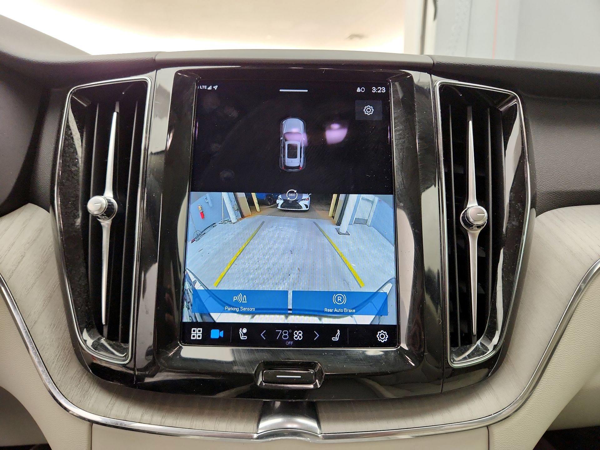 Thumbnail: 2023 Volvo XC60 - 14