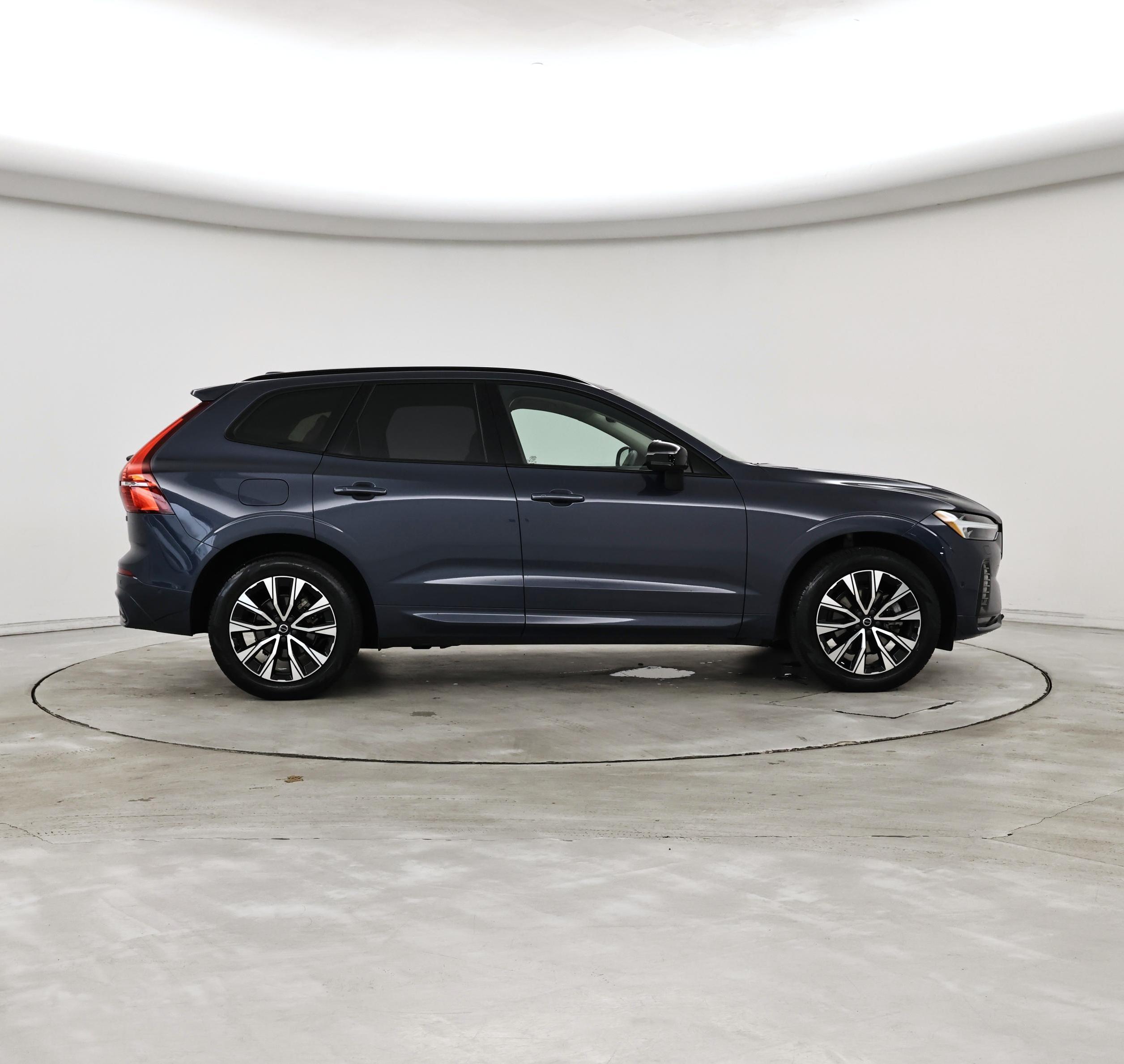 Thumbnail: 2023 Volvo XC60 - 7