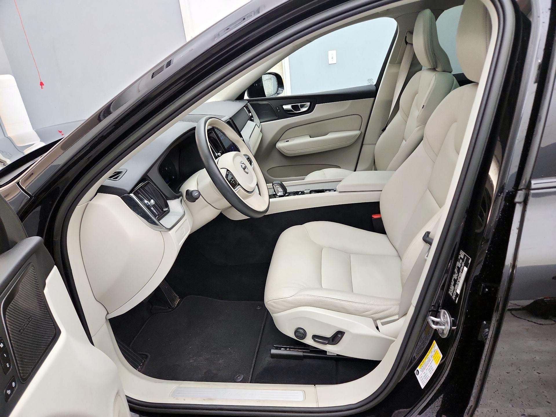 Thumbnail: 2023 Volvo XC60 - 11