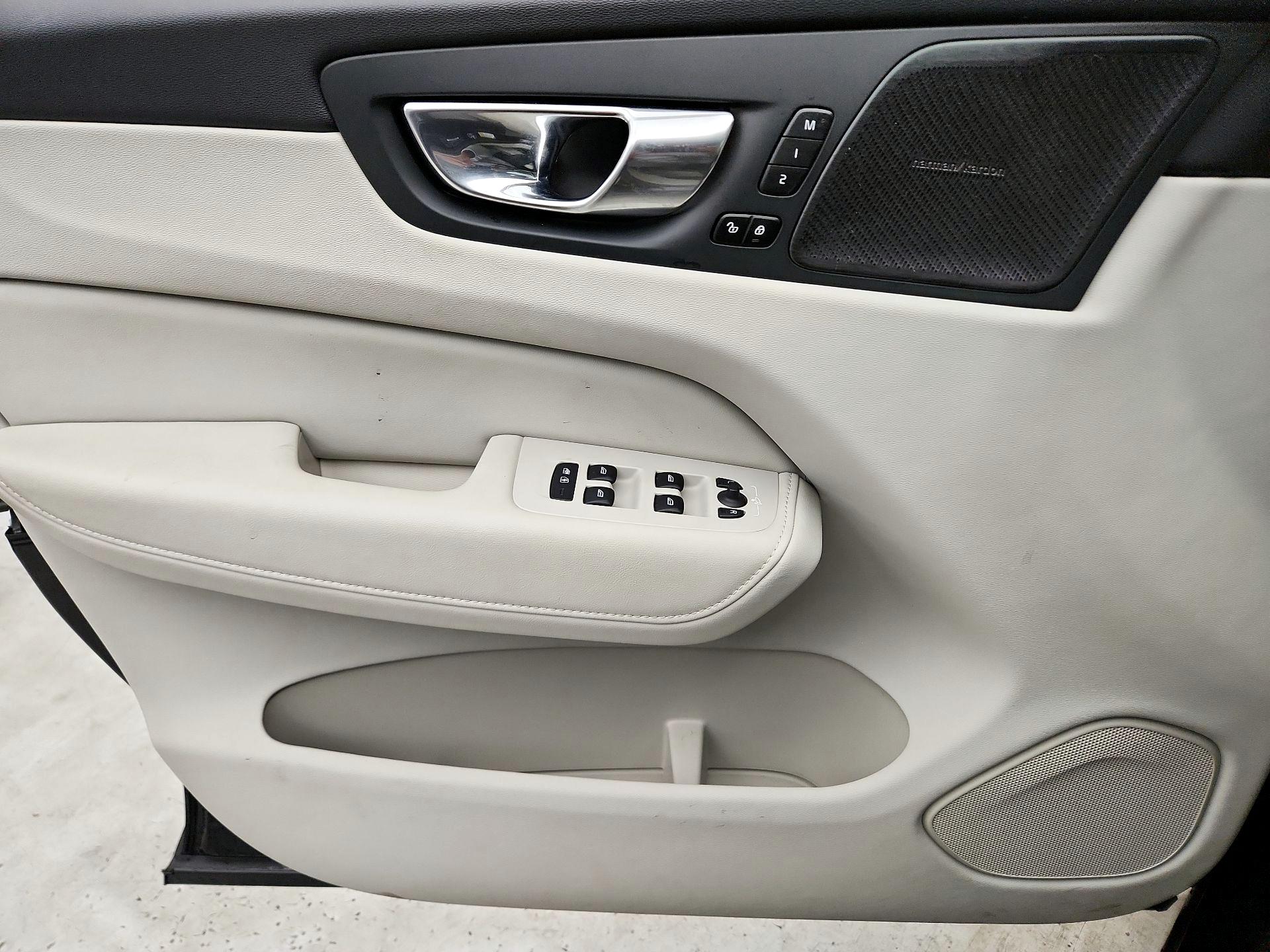 Thumbnail: 2023 Volvo XC60 - 12