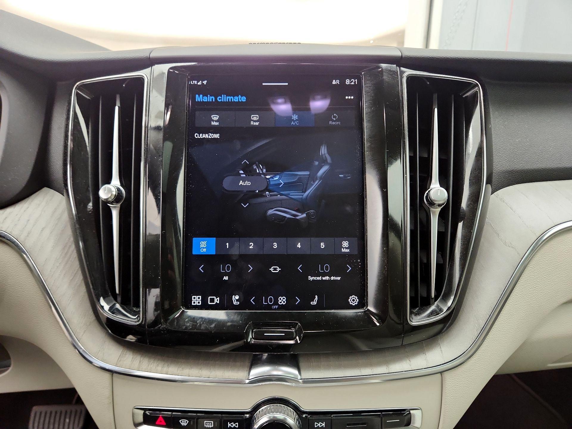 Thumbnail: 2023 Volvo XC60 - 17