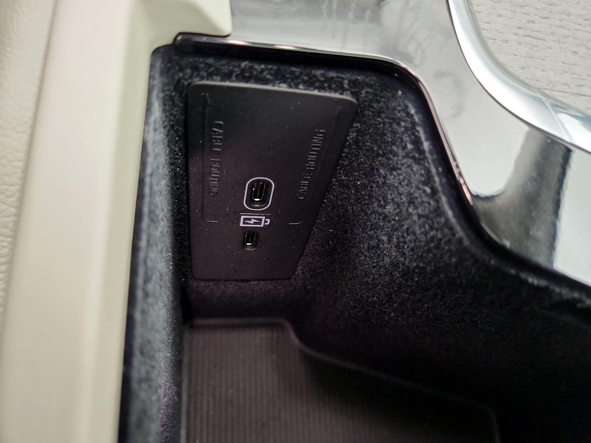 Thumbnail: 2023 Volvo XC60 - 19