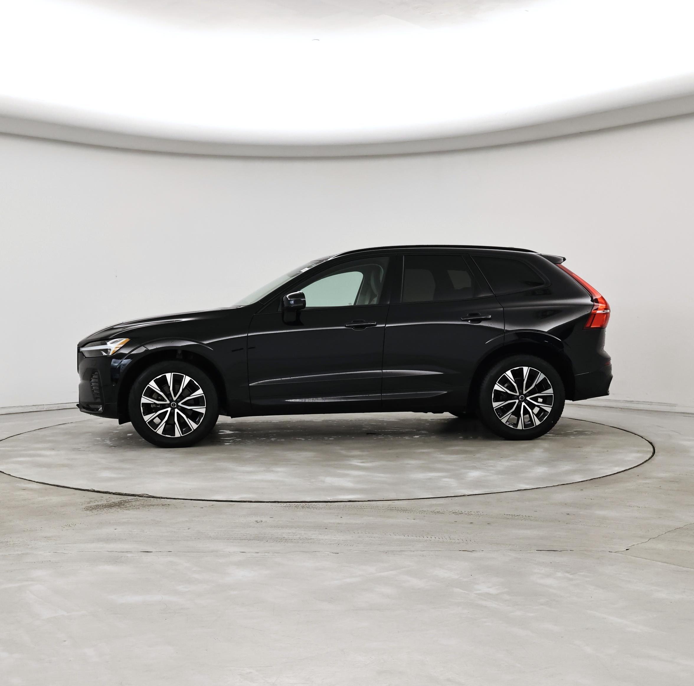 Thumbnail: 2023 Volvo XC60 - 3