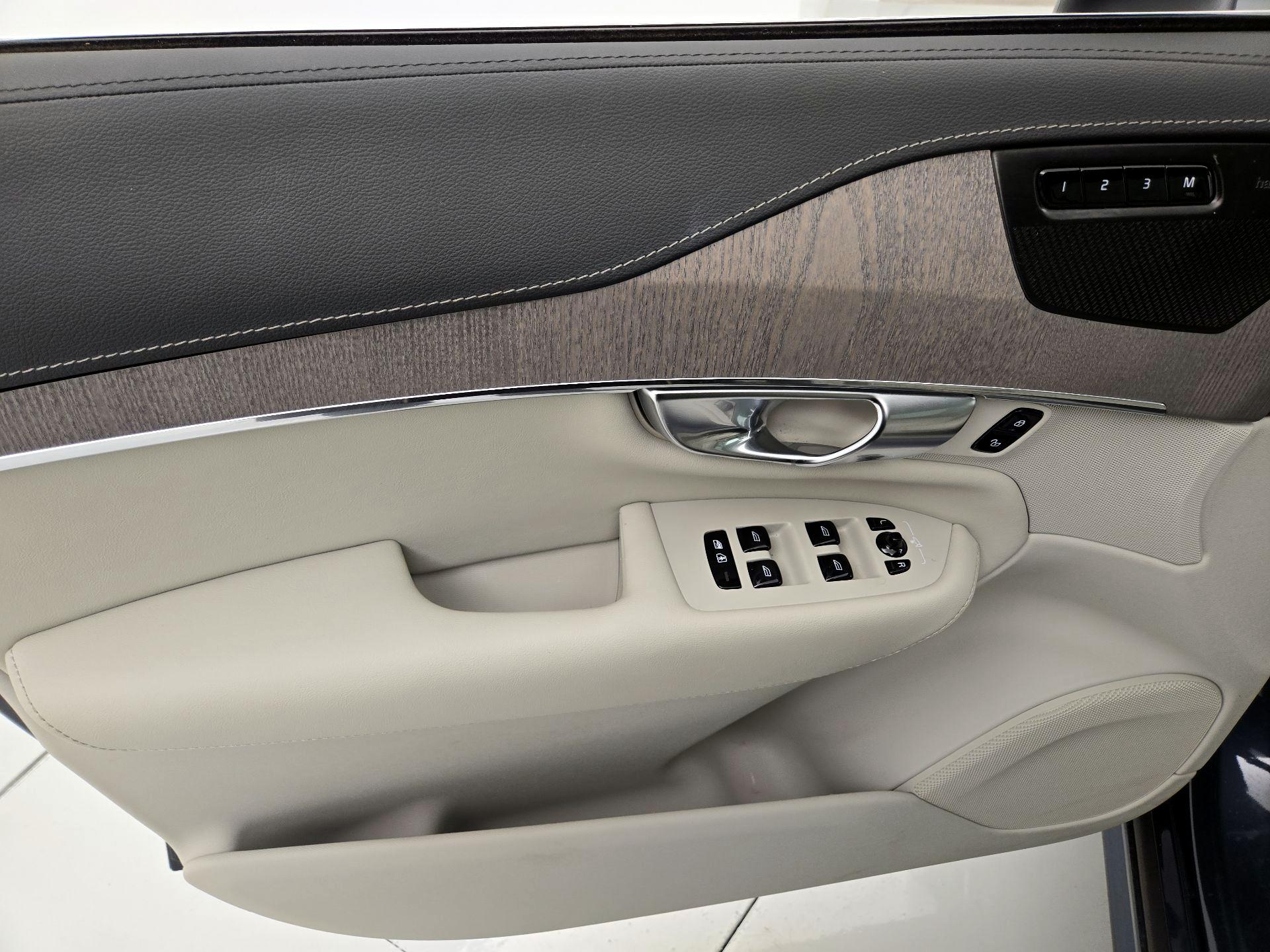 Thumbnail: 2022 Volvo XC90 - 12