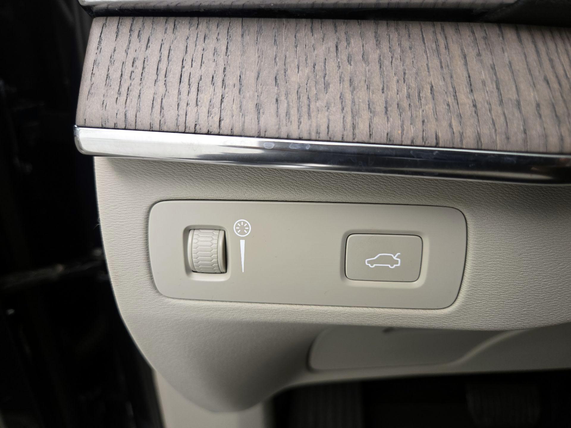 Thumbnail: 2022 Volvo XC90 - 13