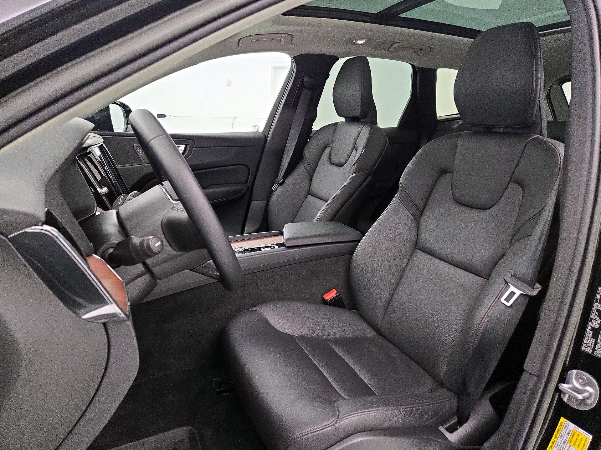 Thumbnail: 2023 Volvo XC60 - 11