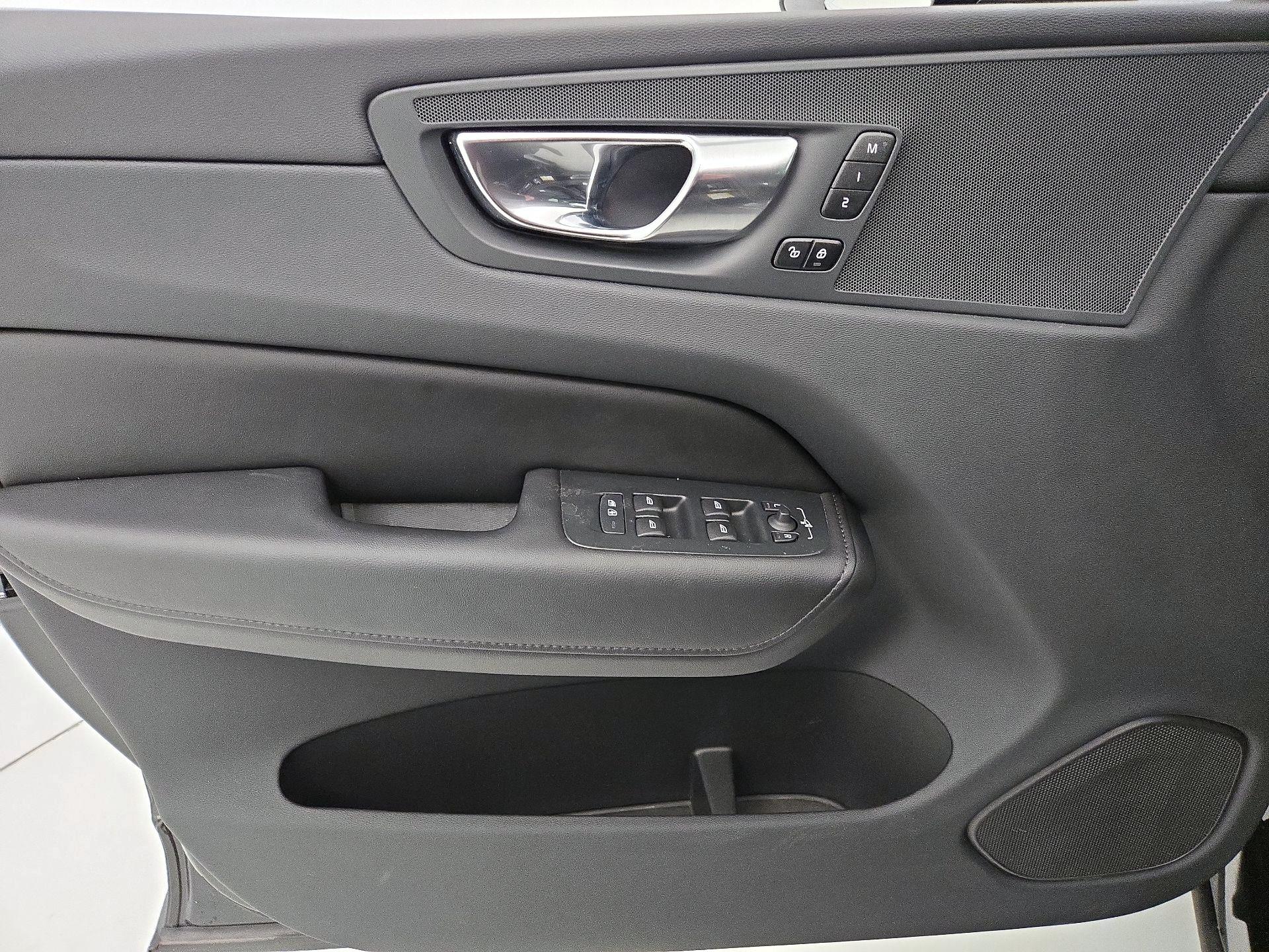 Thumbnail: 2023 Volvo XC60 - 12