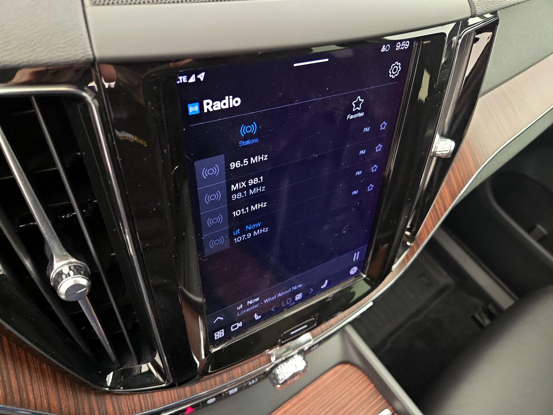 Thumbnail: 2023 Volvo XC60 - 15