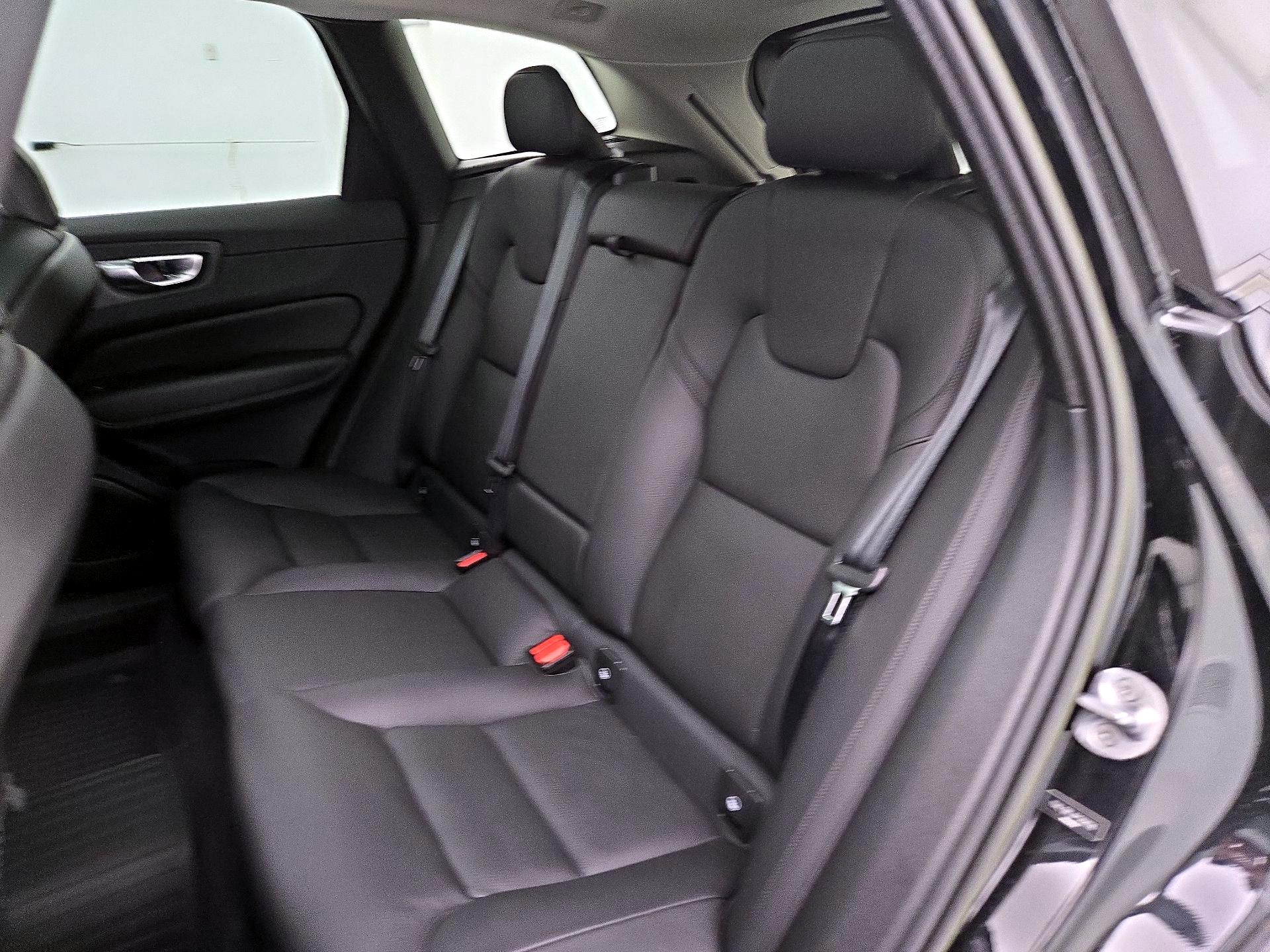 Thumbnail: 2023 Volvo XC60 - 20