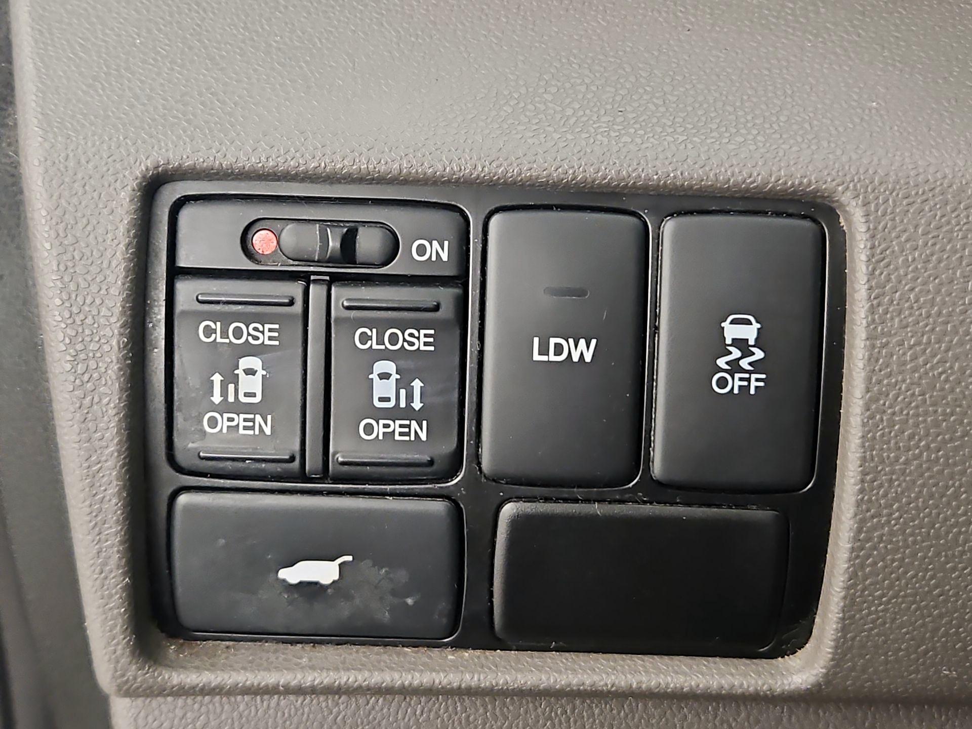 Thumbnail: 2015 Honda Odyssey - 13