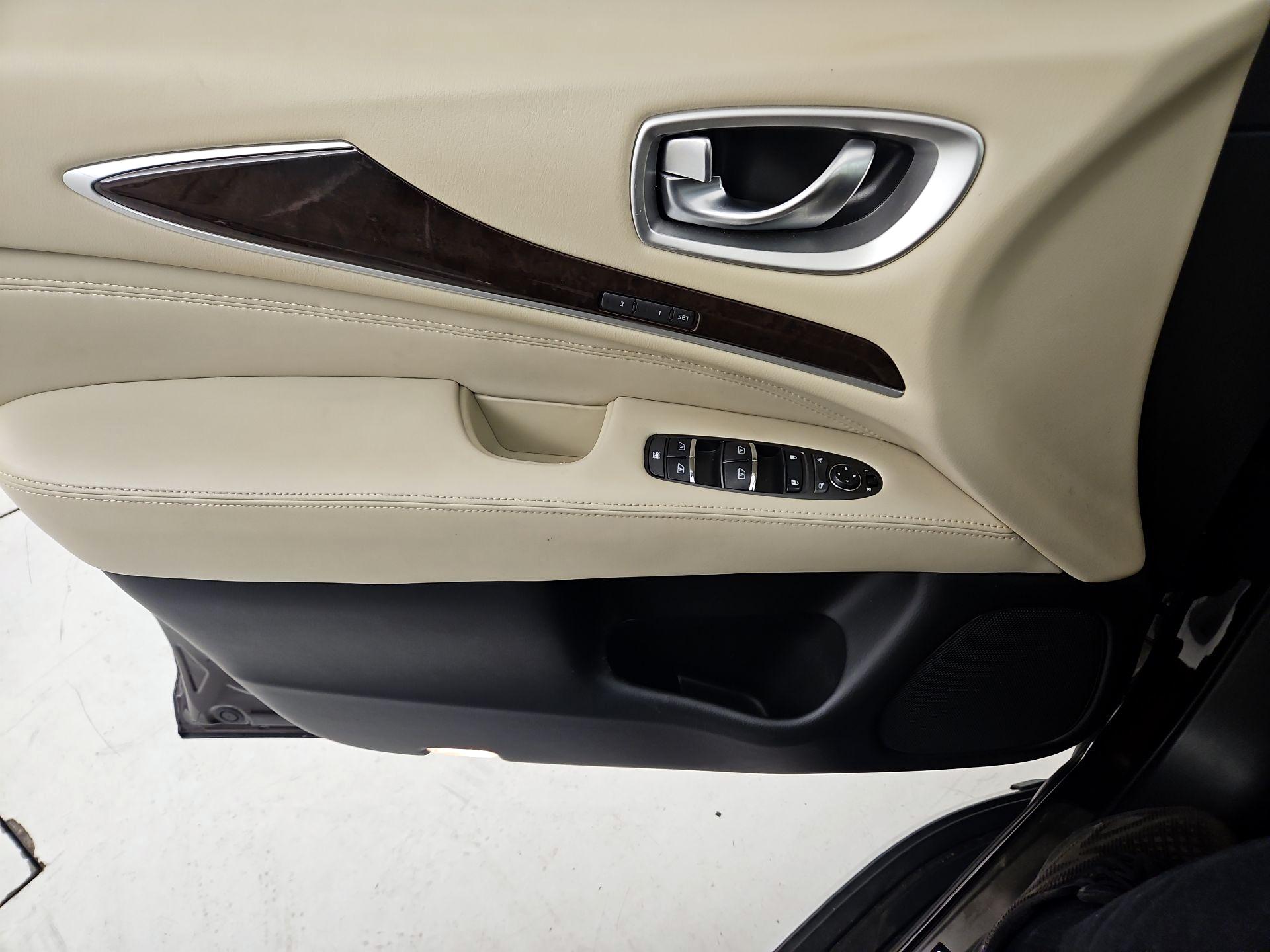 Thumbnail: 2019 INFINITI QX60 - 12