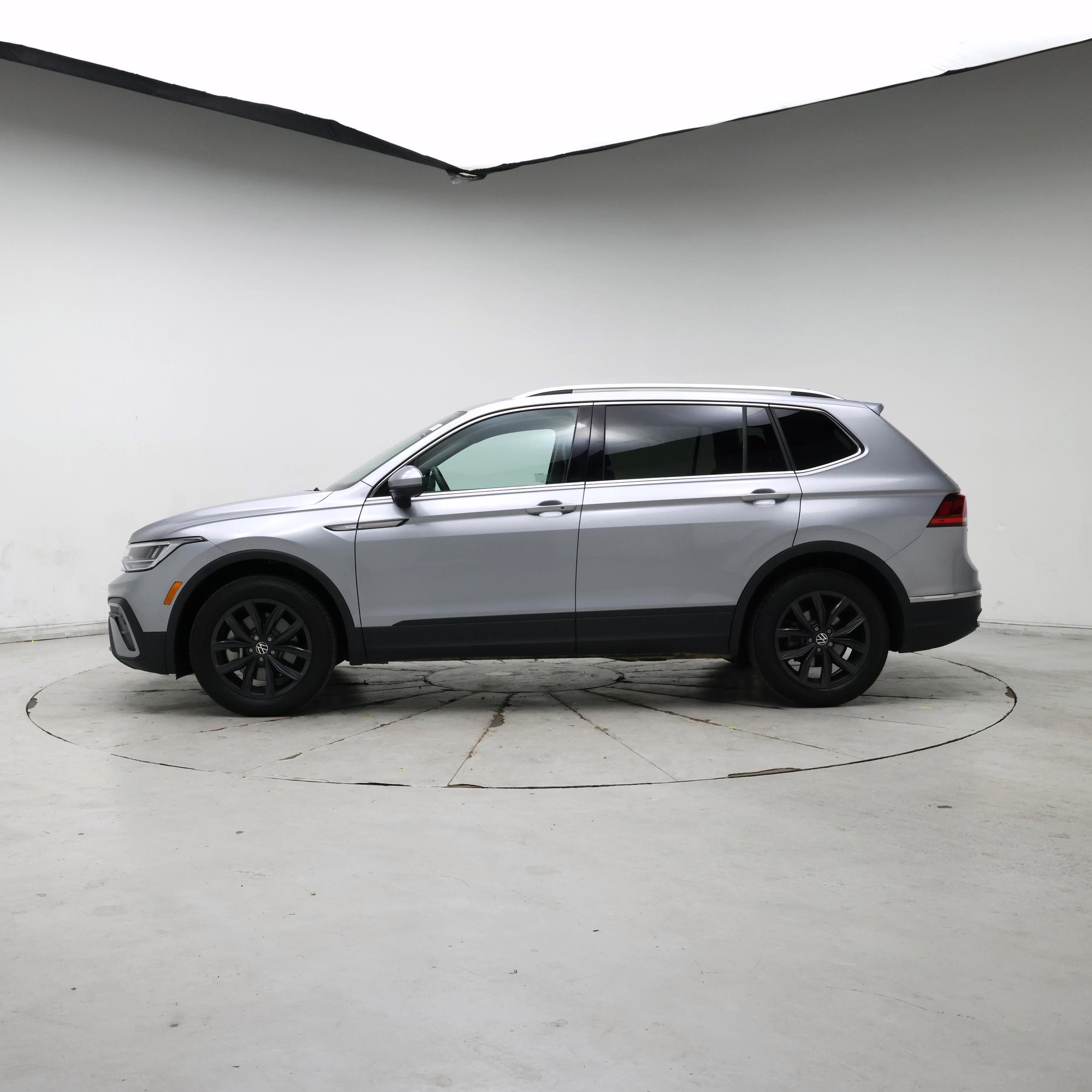 Thumbnail: 2024 Volkswagen Tiguan - 3