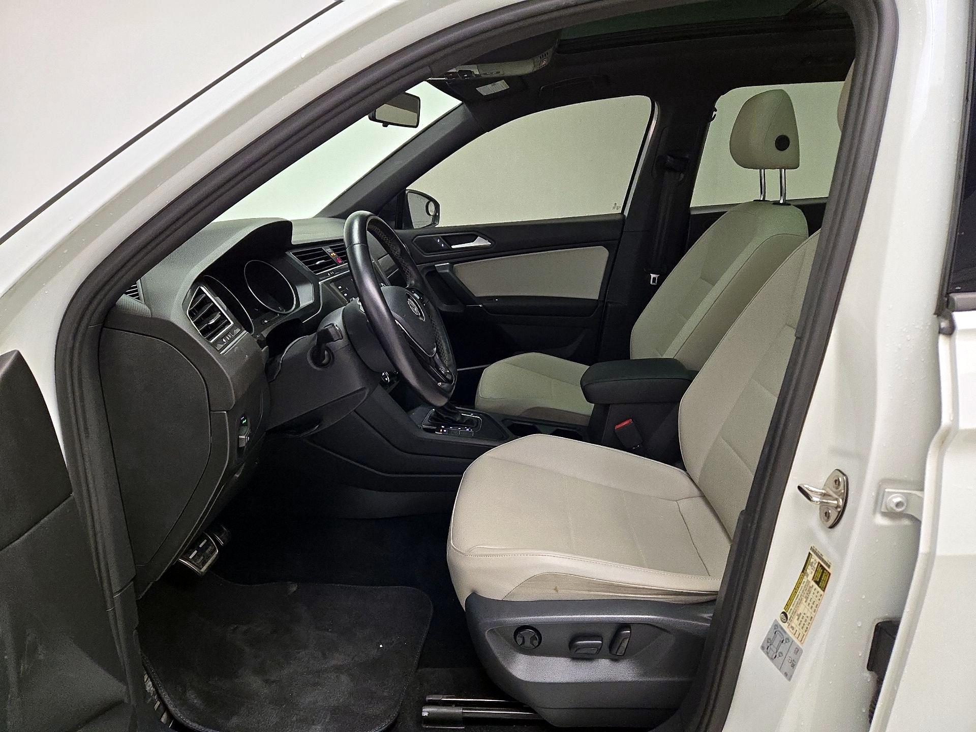 Thumbnail: 2020 Volkswagen Tiguan - 11