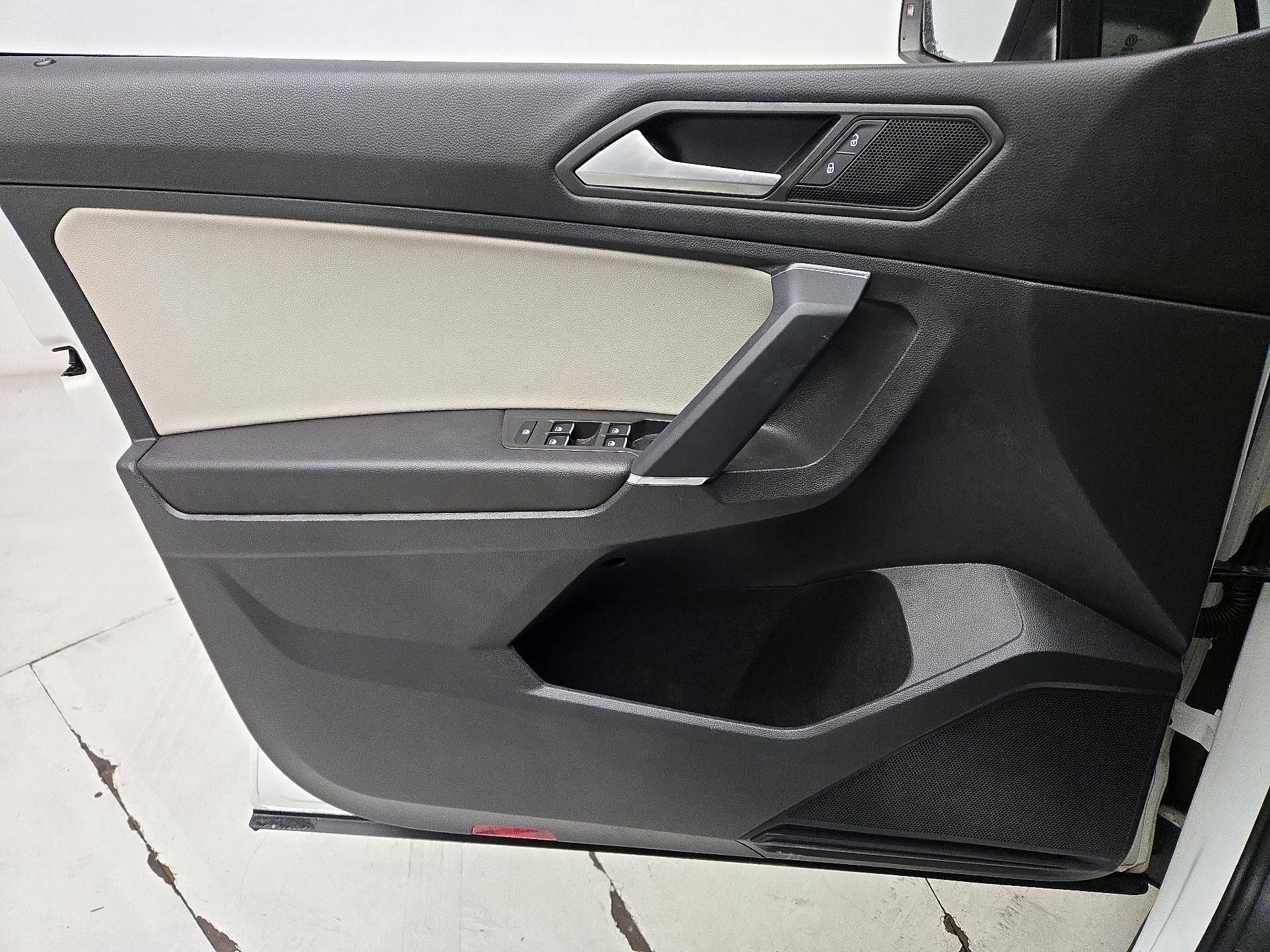 Thumbnail: 2020 Volkswagen Tiguan - 12