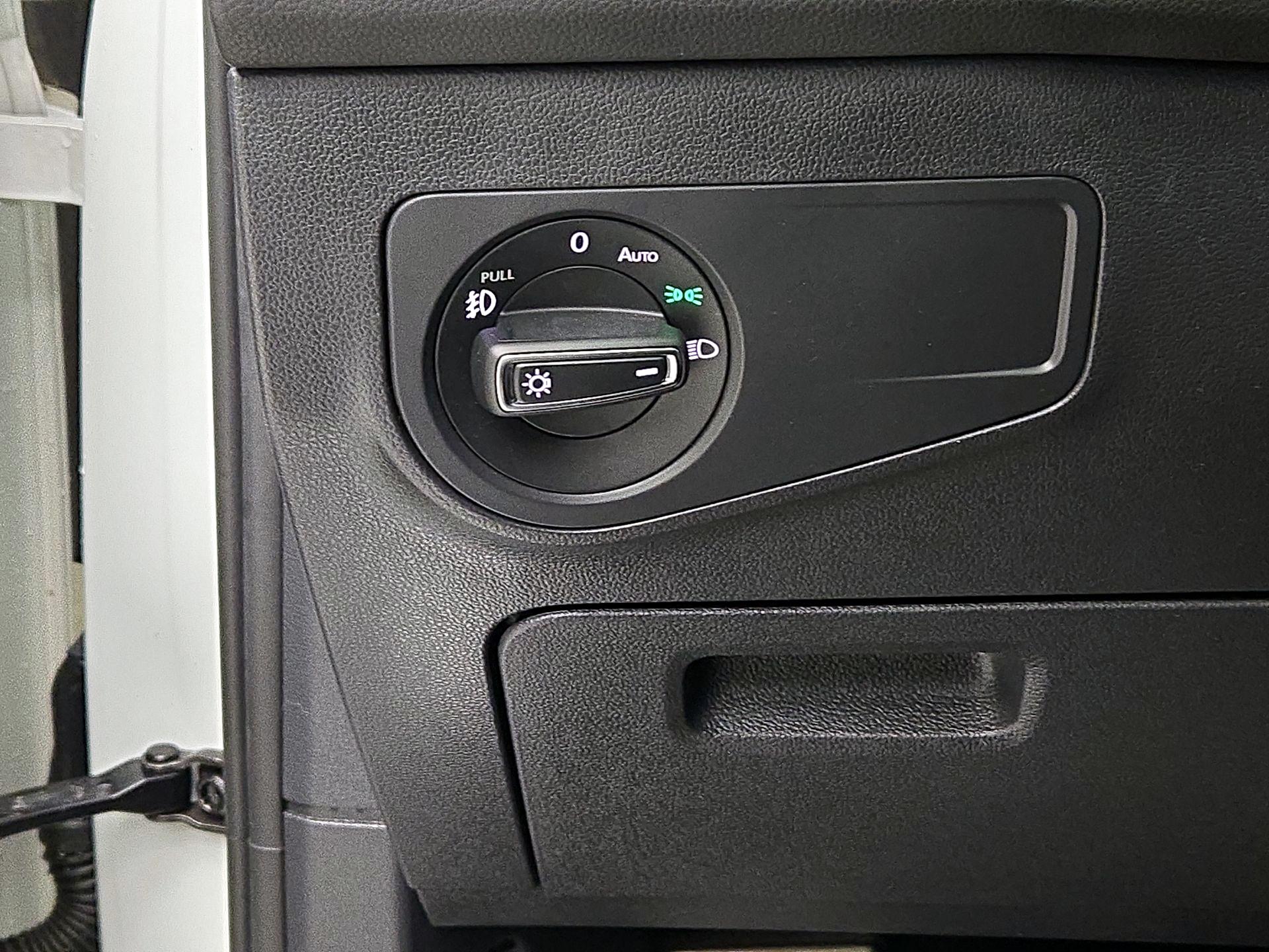 Thumbnail: 2020 Volkswagen Tiguan - 13