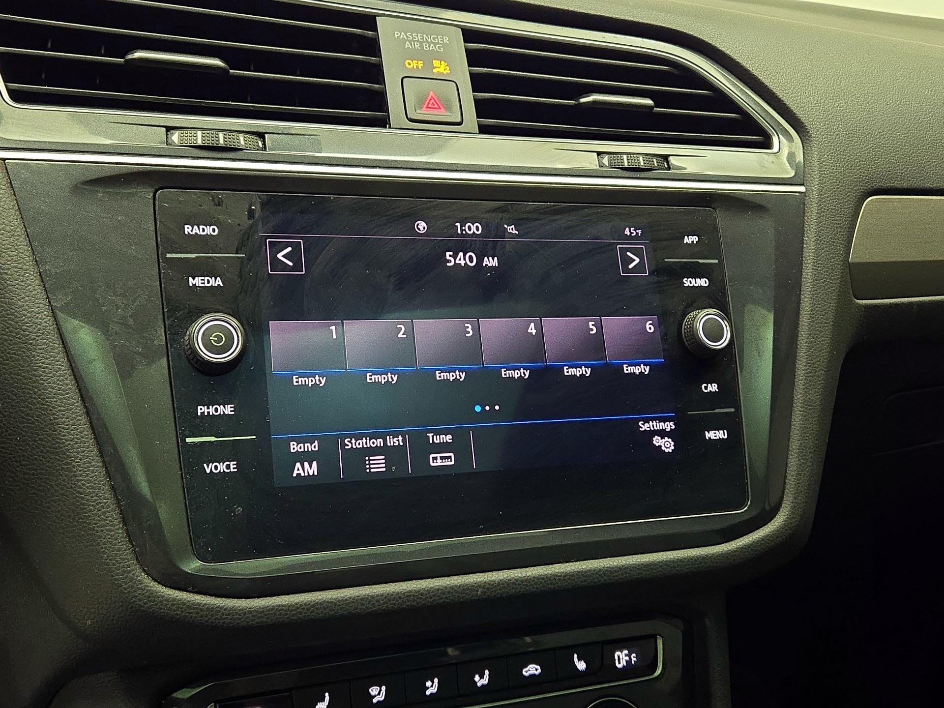 Thumbnail: 2020 Volkswagen Tiguan - 15