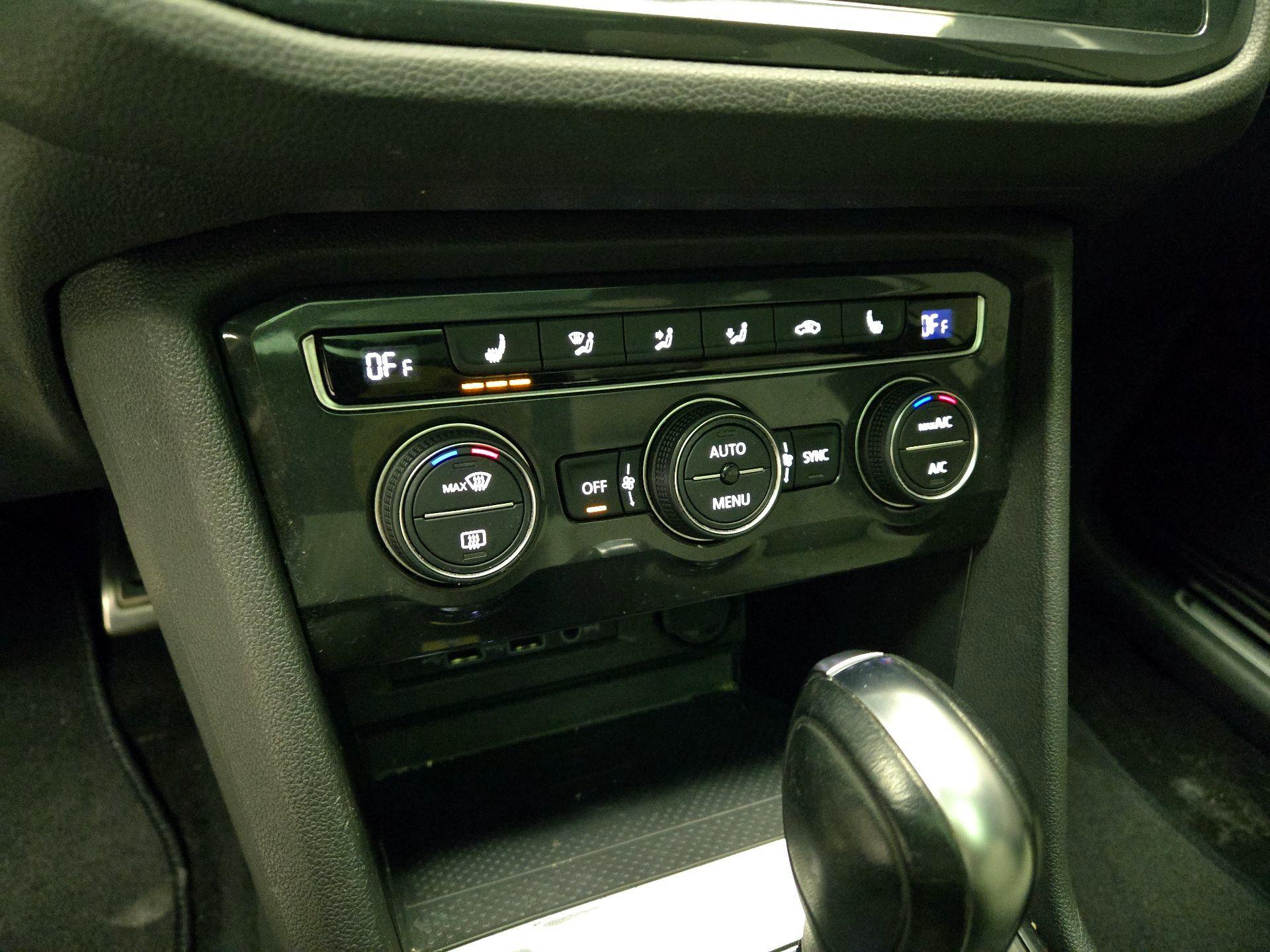 Thumbnail: 2020 Volkswagen Tiguan - 16