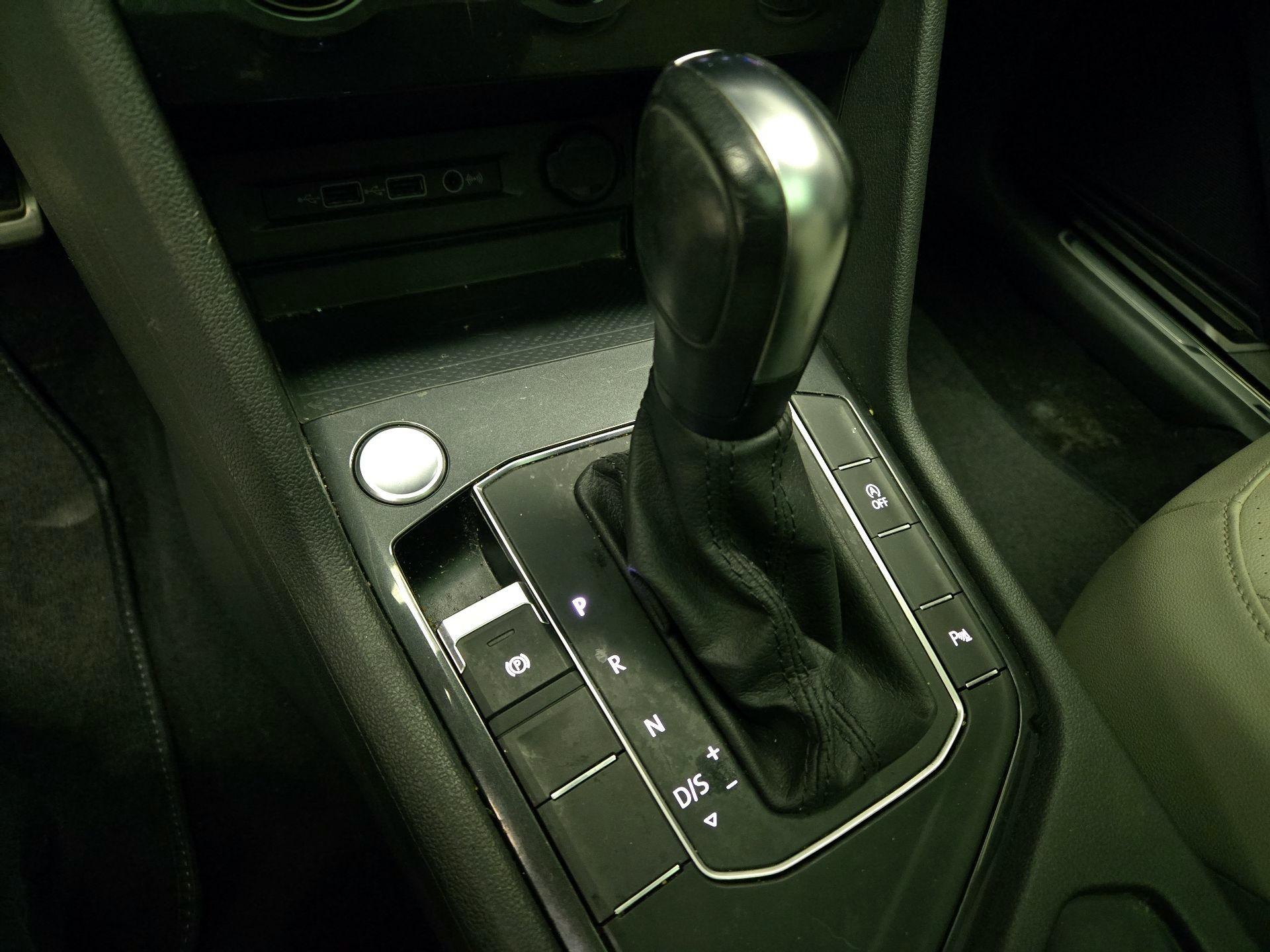 Thumbnail: 2020 Volkswagen Tiguan - 17