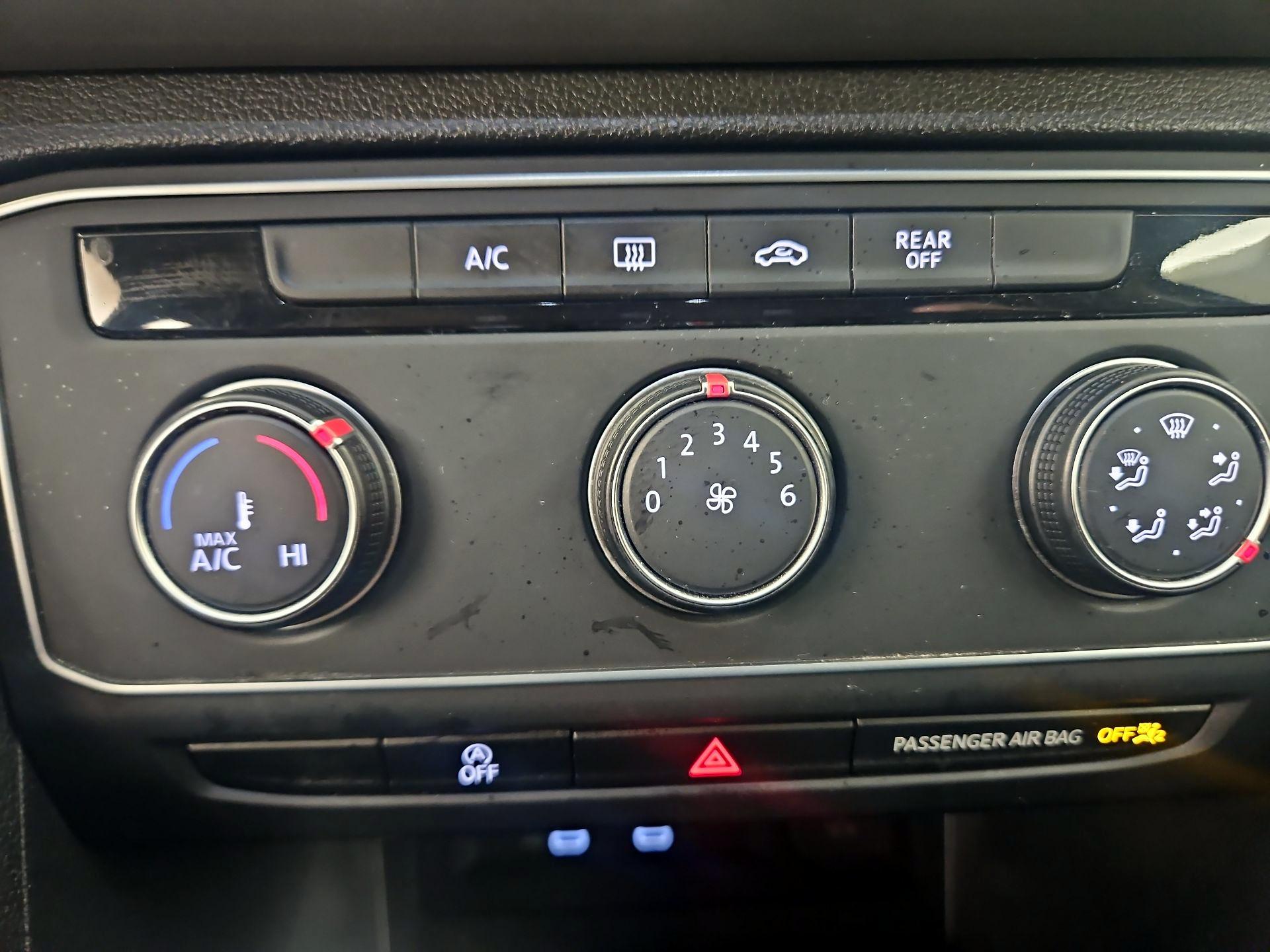 Thumbnail: 2021 Volkswagen Atlas - 16