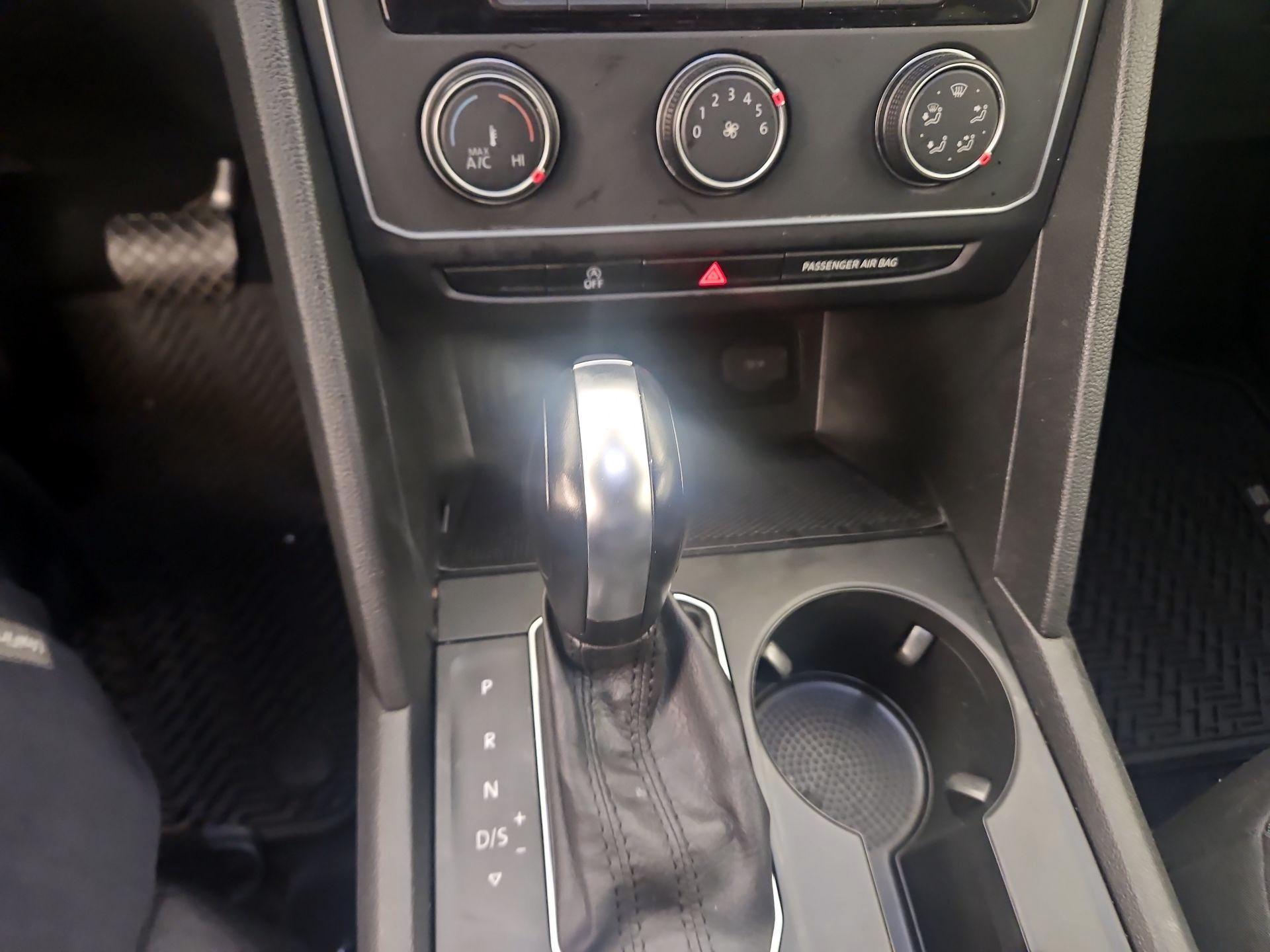 Thumbnail: 2021 Volkswagen Atlas - 17