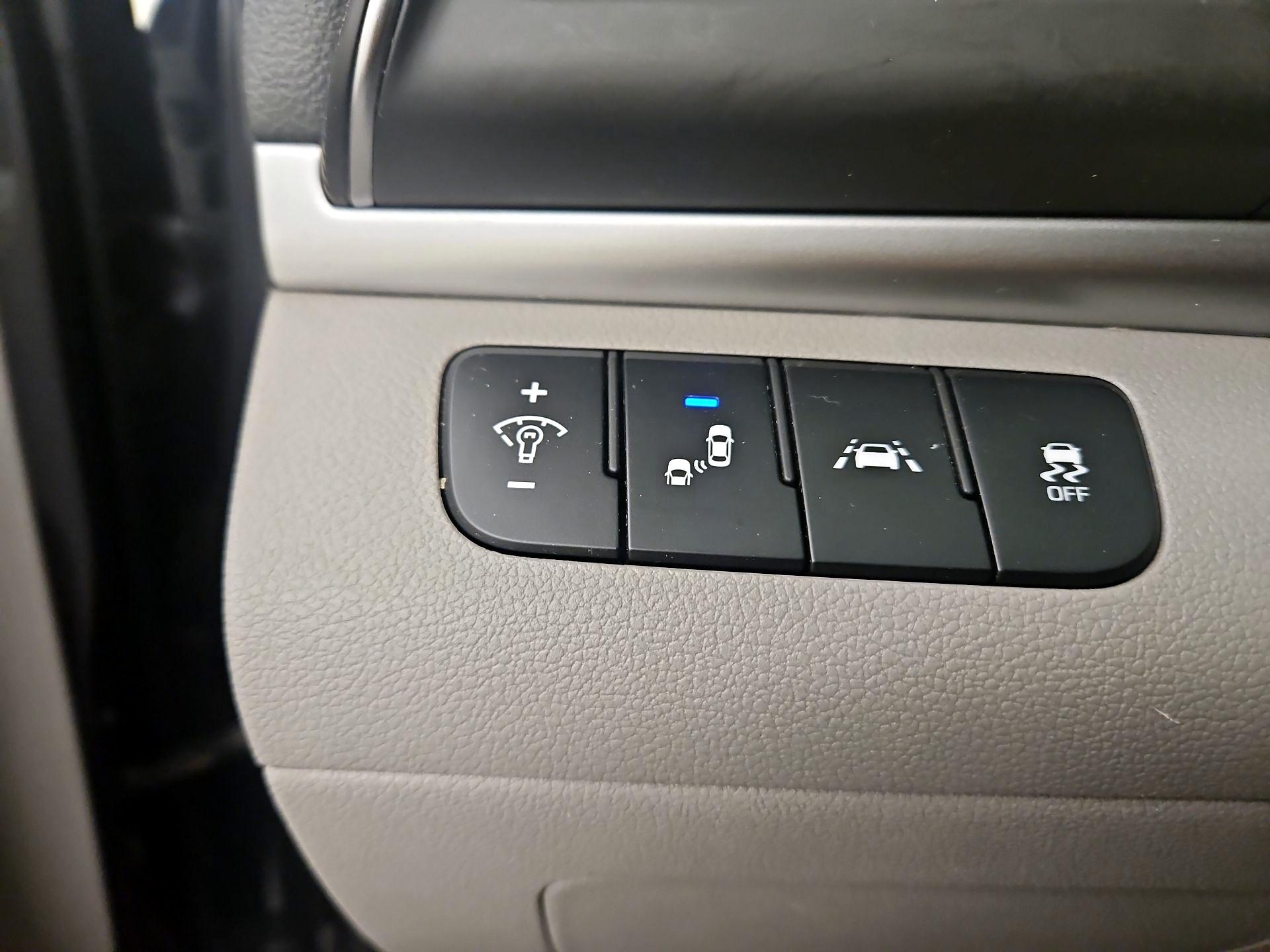 Thumbnail: 2020 Hyundai Elantra - 13