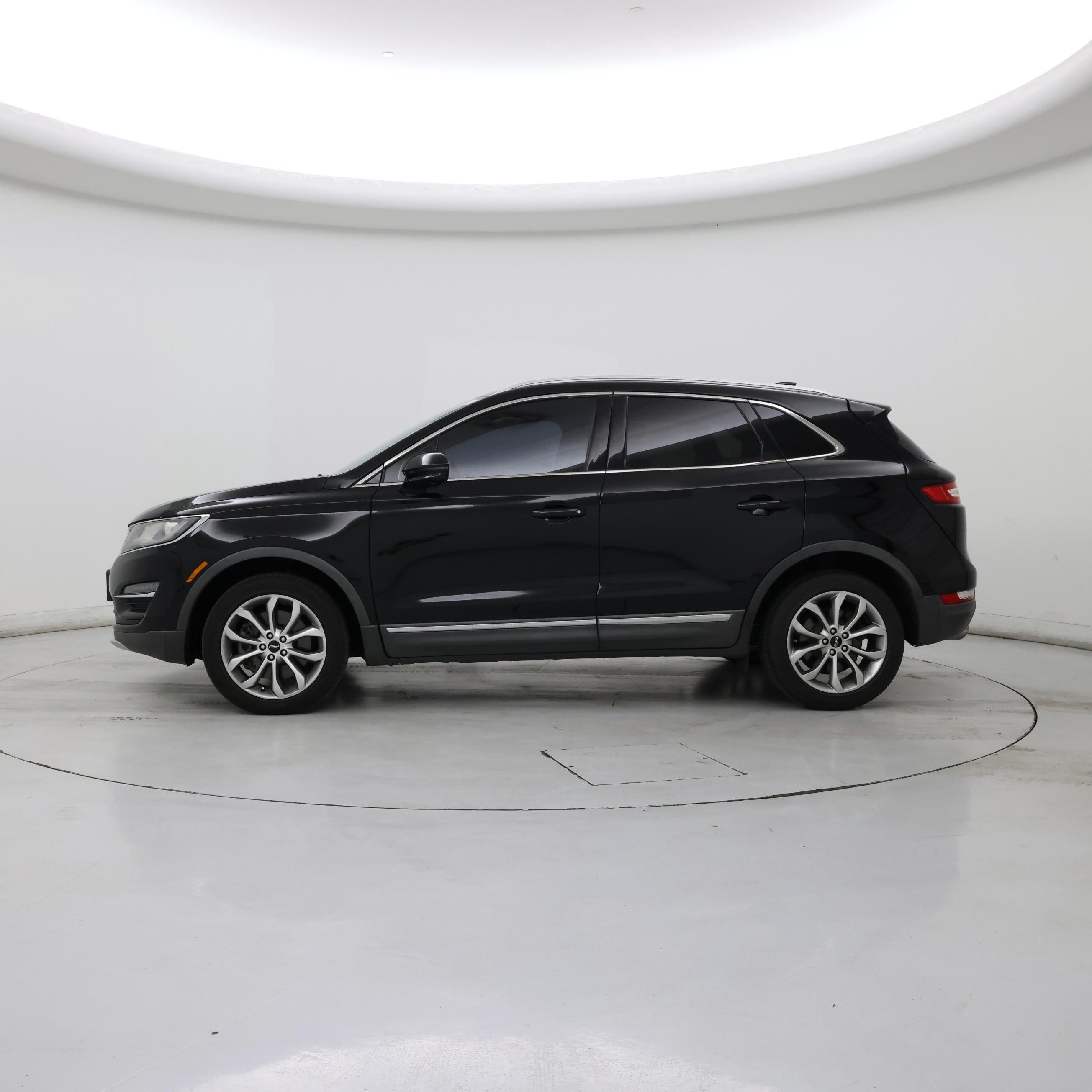 Thumbnail: 2016 Lincoln MKC - 3