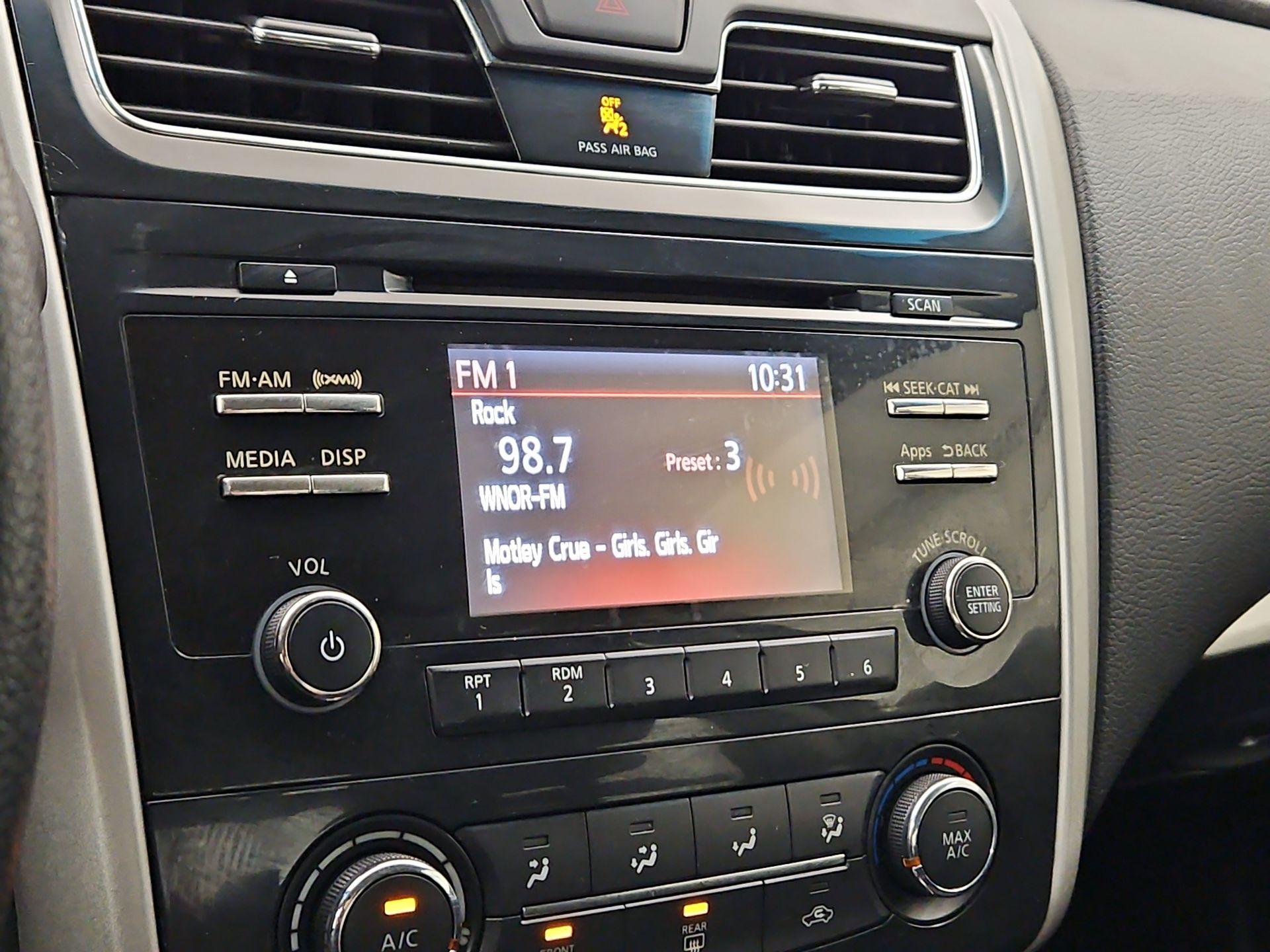 Thumbnail: 2014 Nissan Altima - 15