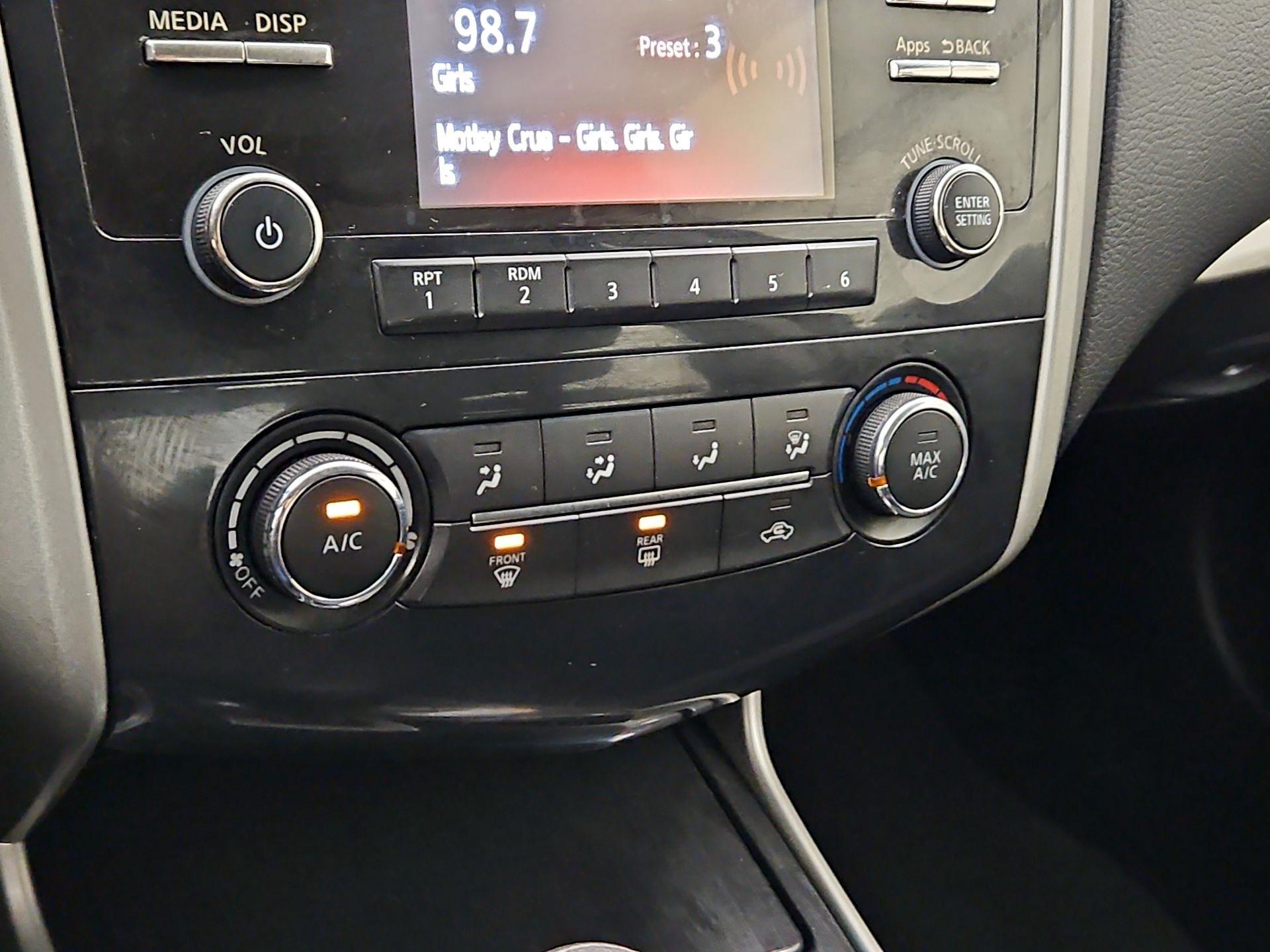 Thumbnail: 2014 Nissan Altima - 16