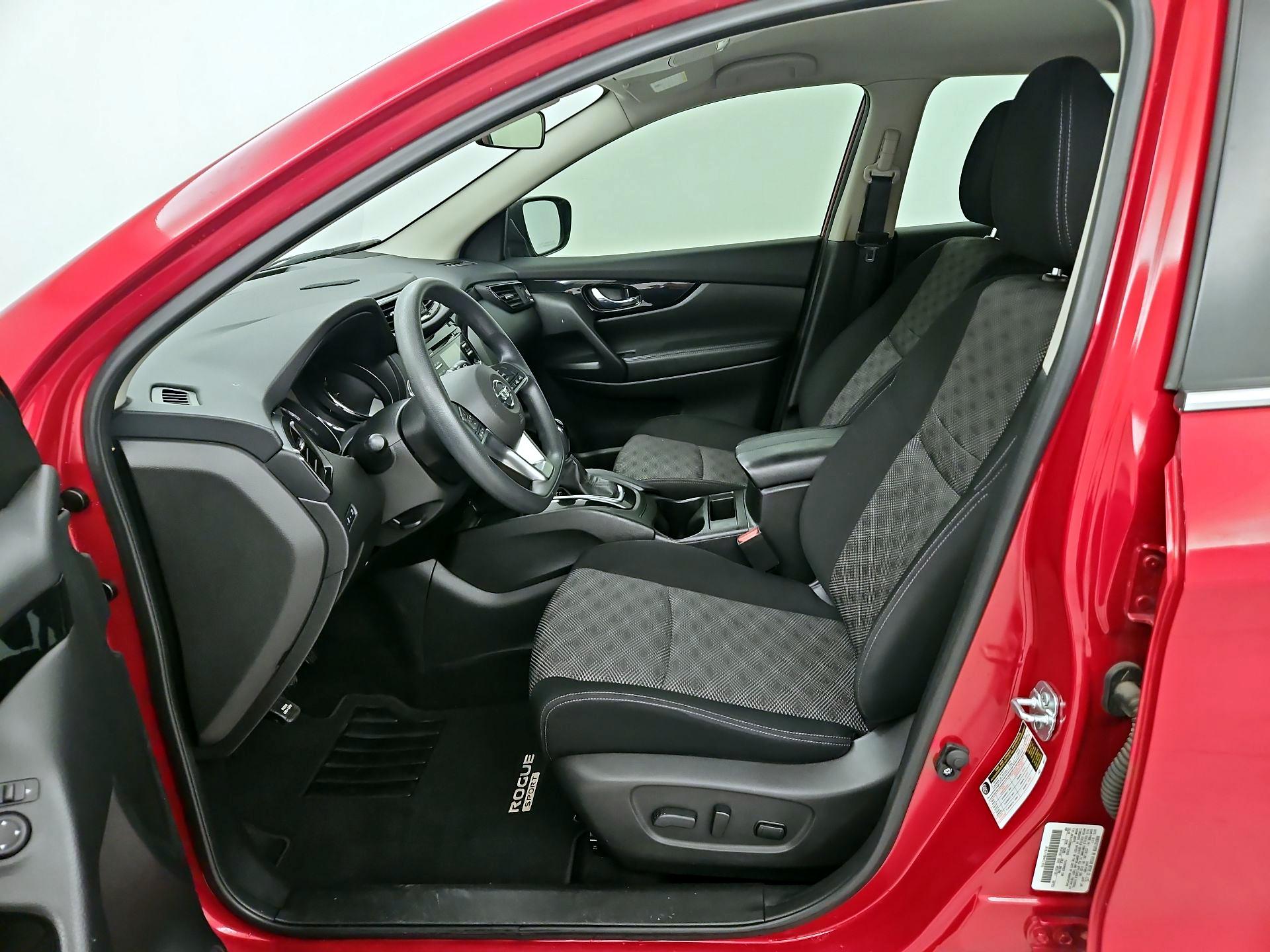 Thumbnail: 2017 Nissan Rogue Sport - 11