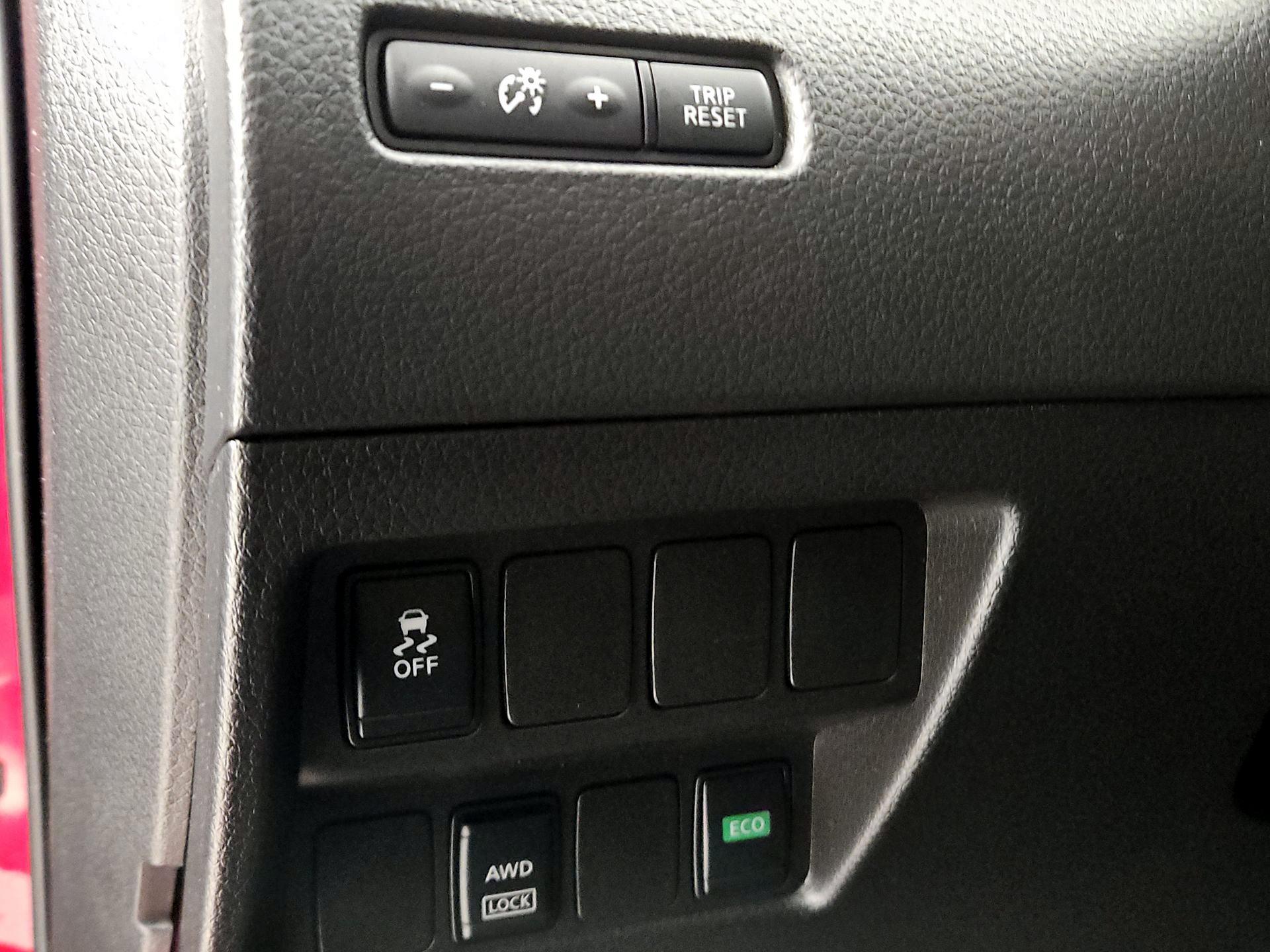 Thumbnail: 2017 Nissan Rogue Sport - 13