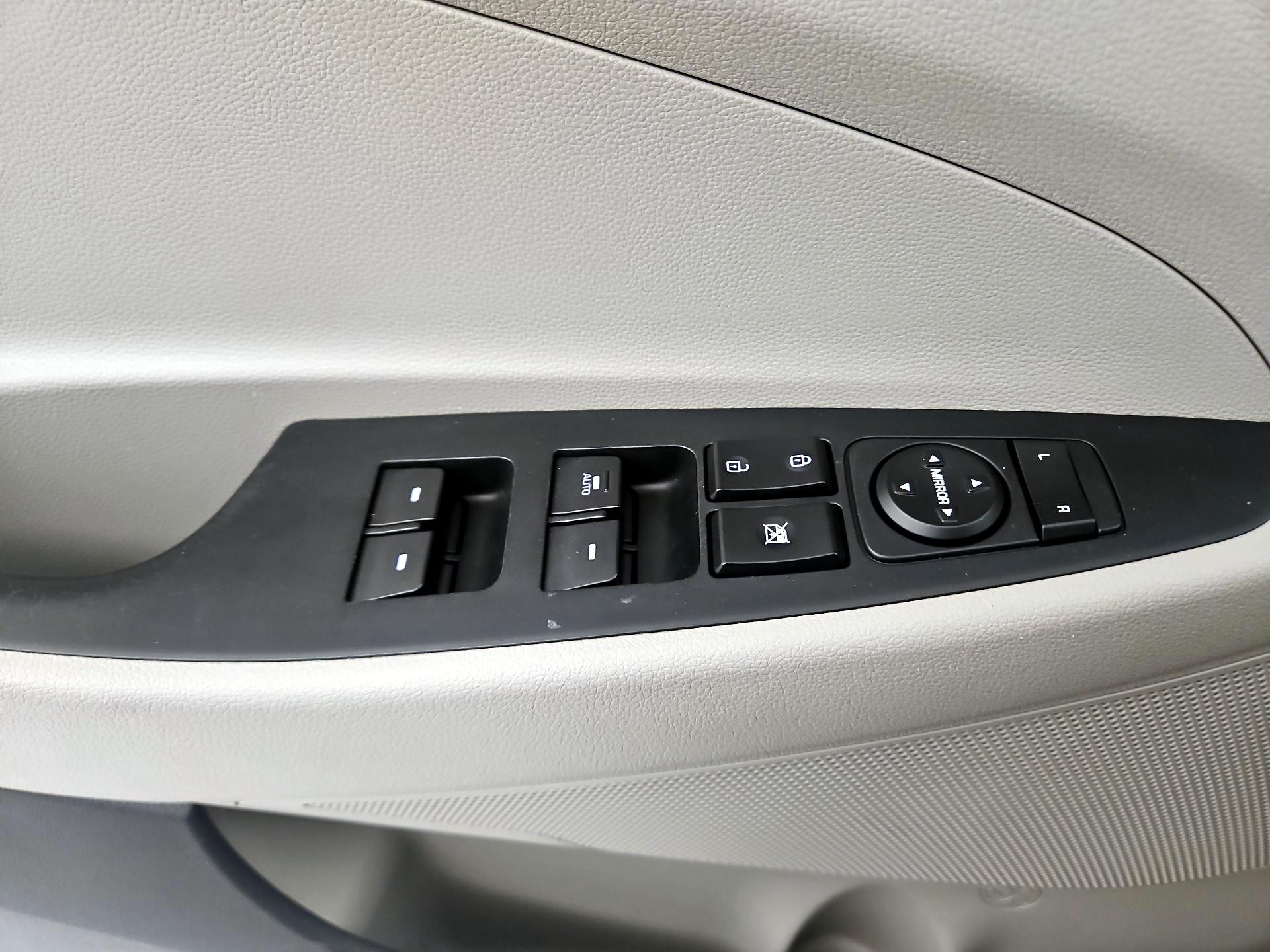 Thumbnail: 2016 Hyundai Tucson - 12