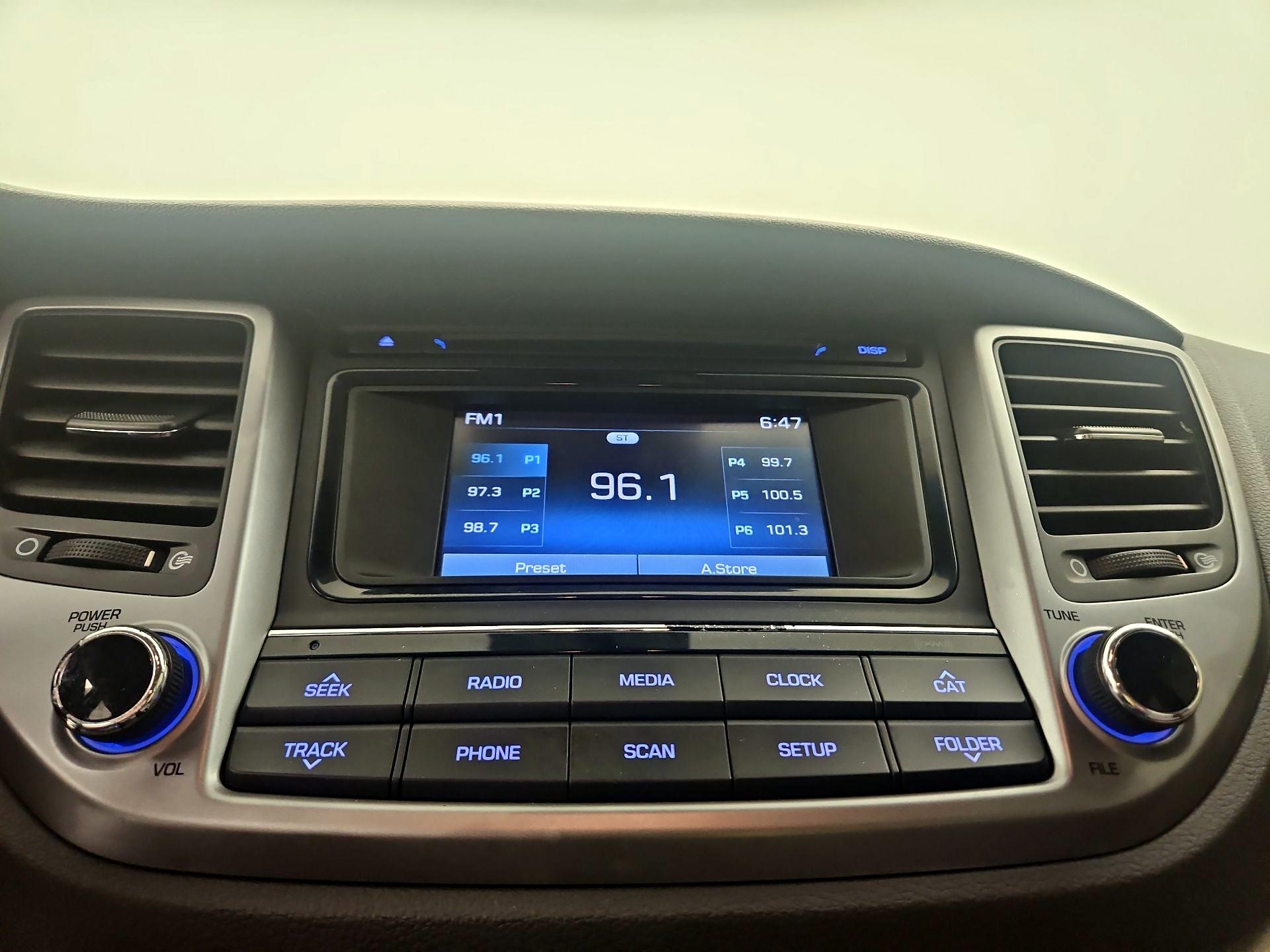 Thumbnail: 2016 Hyundai Tucson - 15