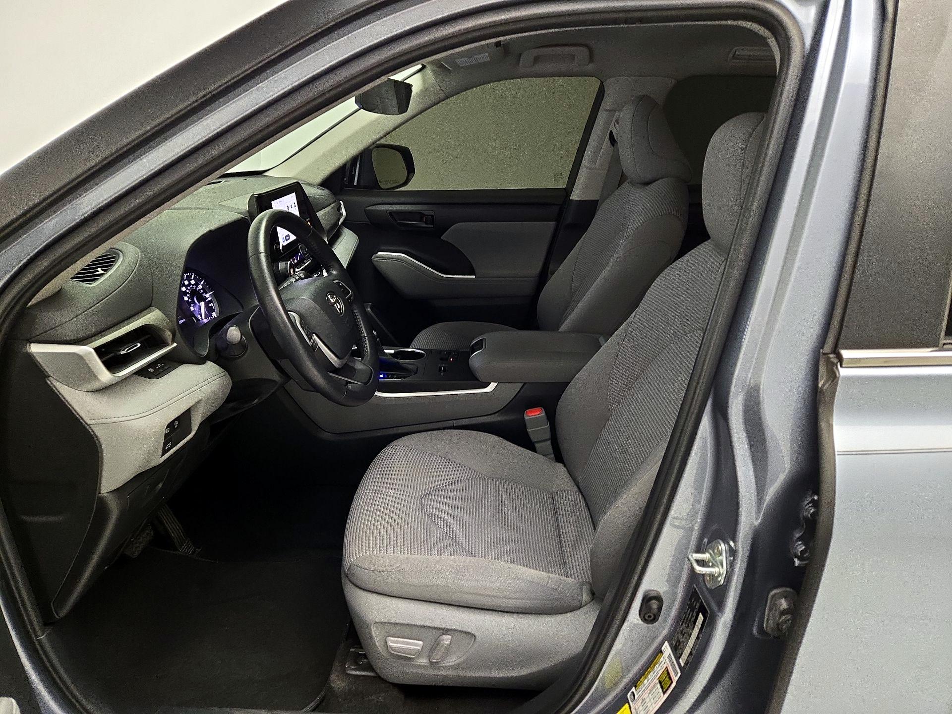 Thumbnail: 2023 Toyota Highlander - 11