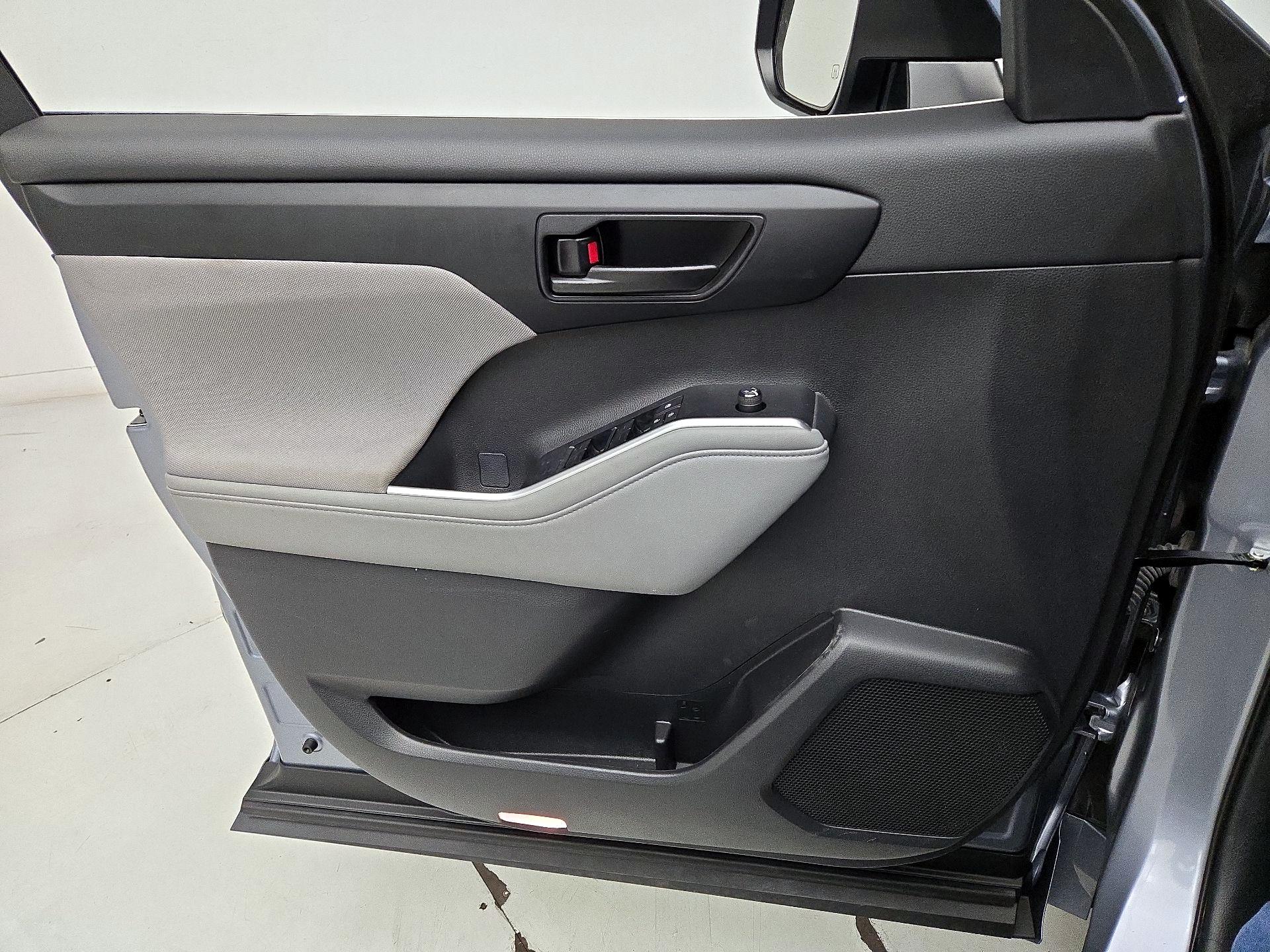 Thumbnail: 2023 Toyota Highlander - 12