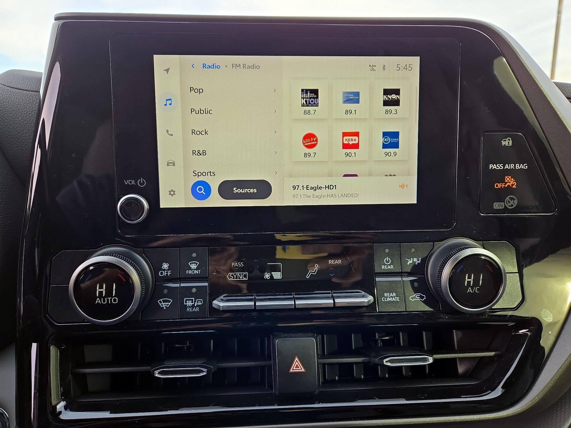 Thumbnail: 2023 Toyota Highlander - 15