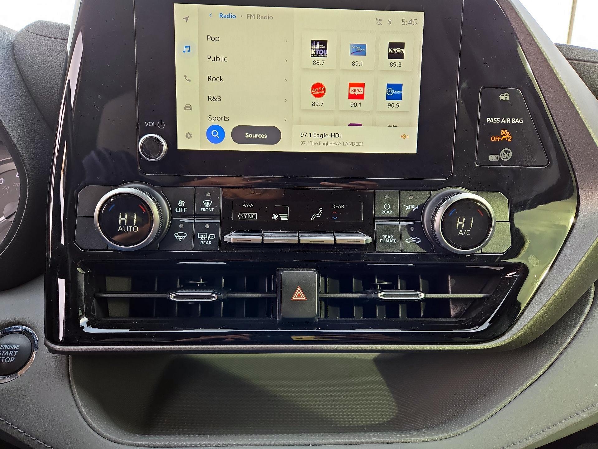 Thumbnail: 2023 Toyota Highlander - 16