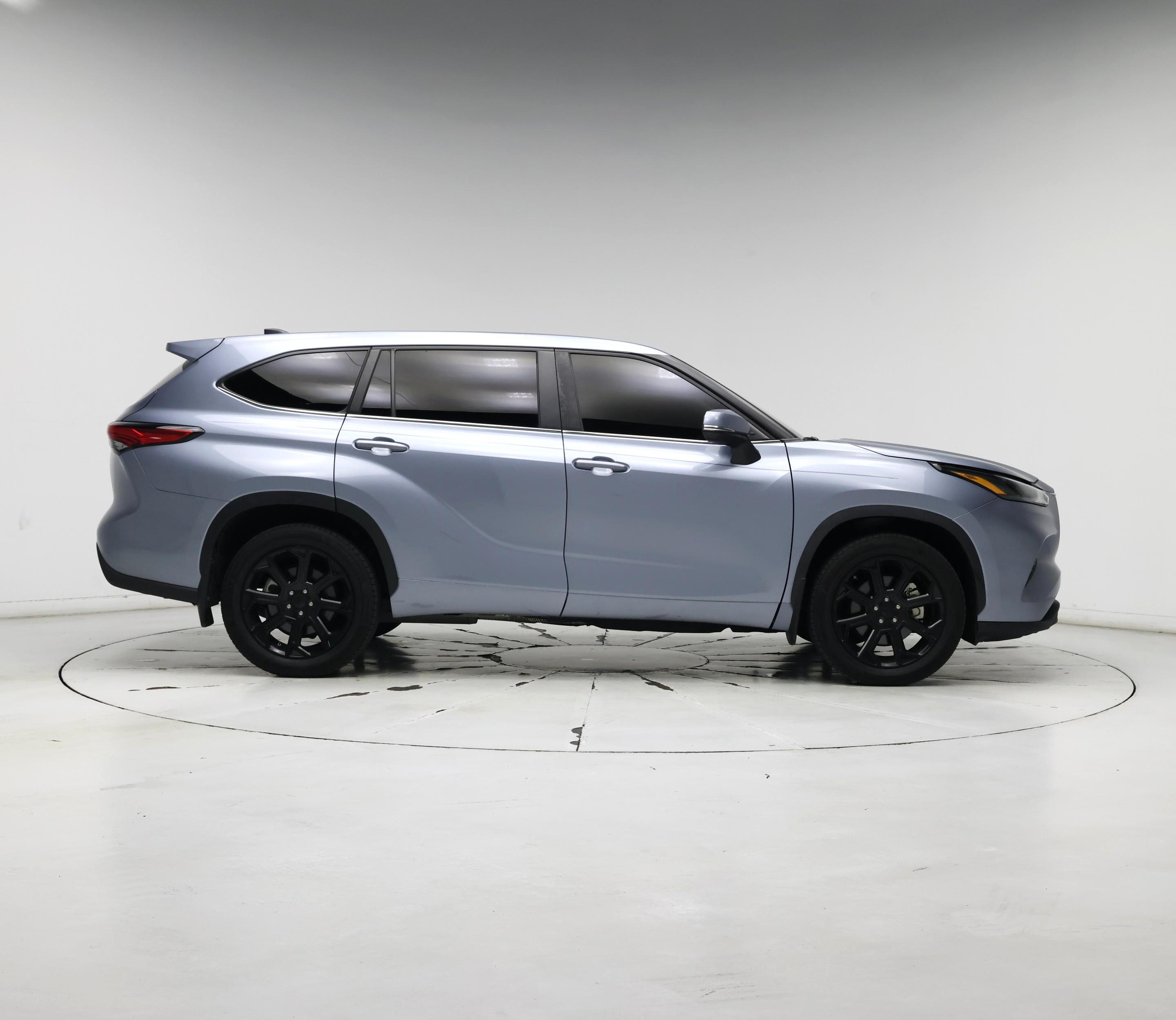 Thumbnail: 2023 Toyota Highlander - 7