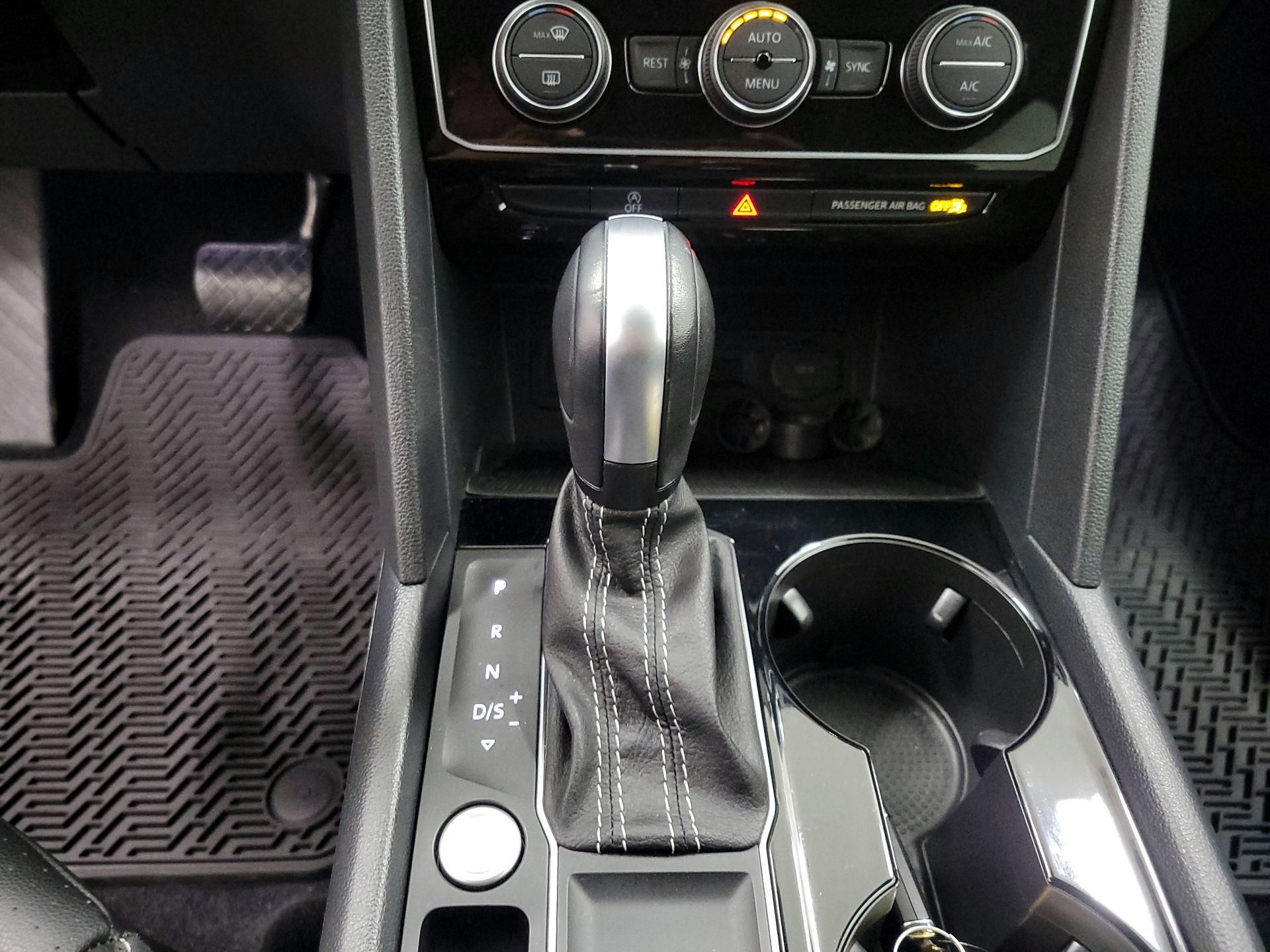 Thumbnail: 2023 Volkswagen Atlas - 17