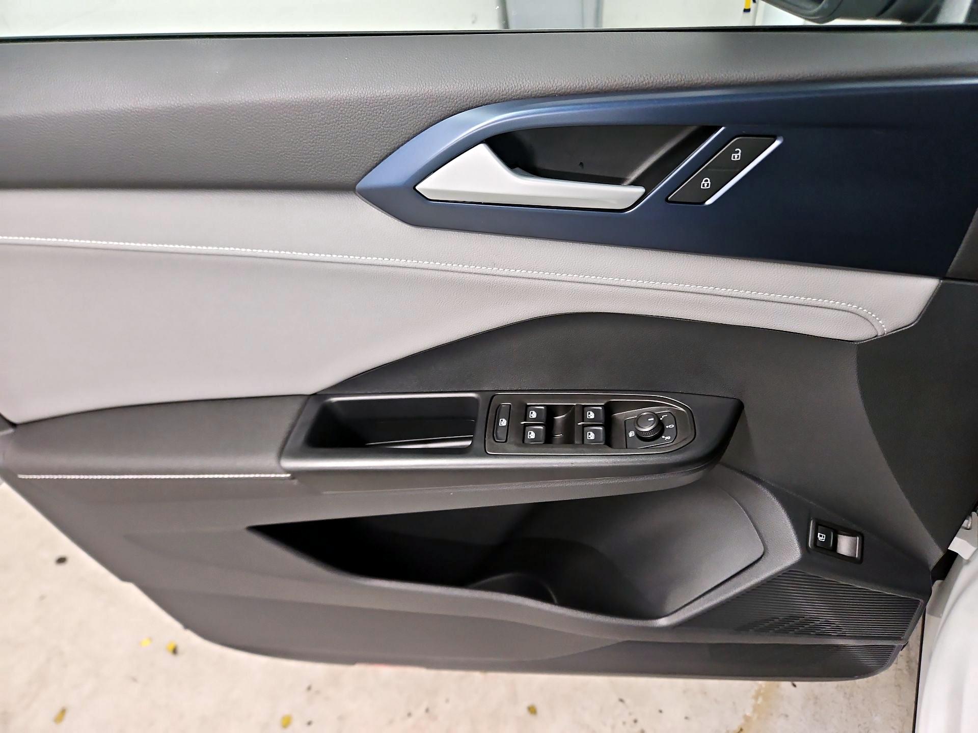 Thumbnail: 2024 Volkswagen Taos - 12