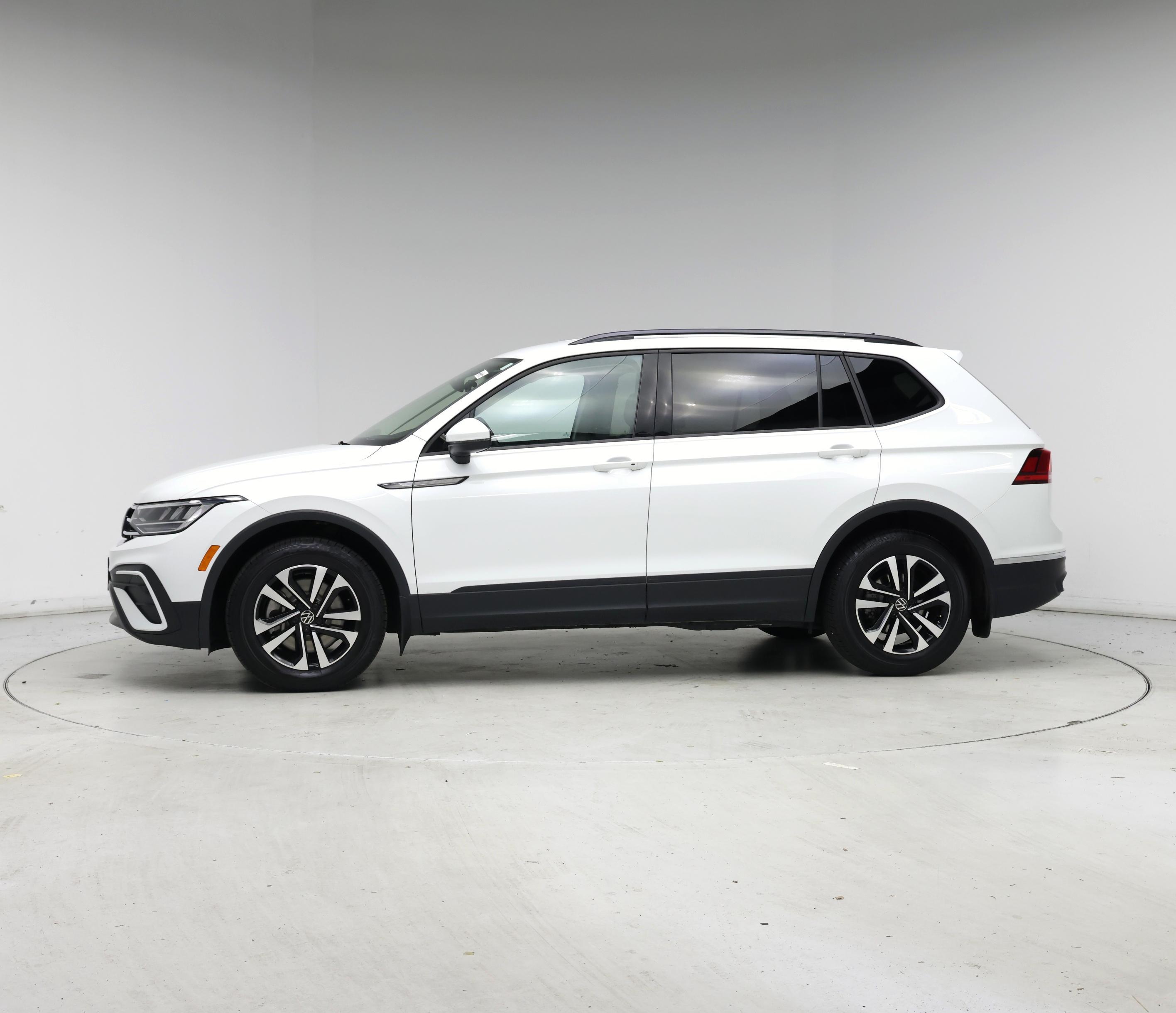 Thumbnail: 2024 Volkswagen Tiguan - 3