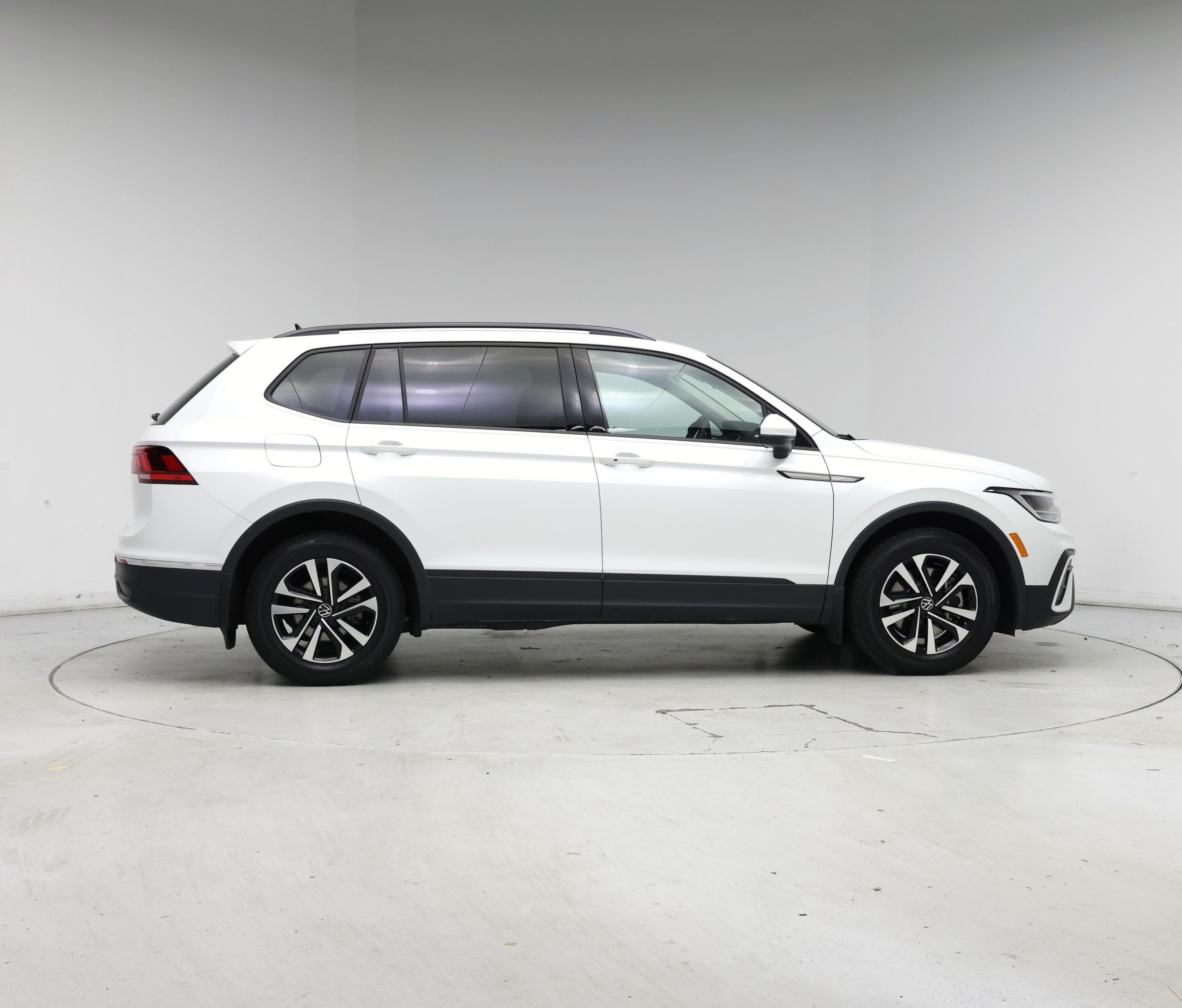 Thumbnail: 2024 Volkswagen Tiguan - 7