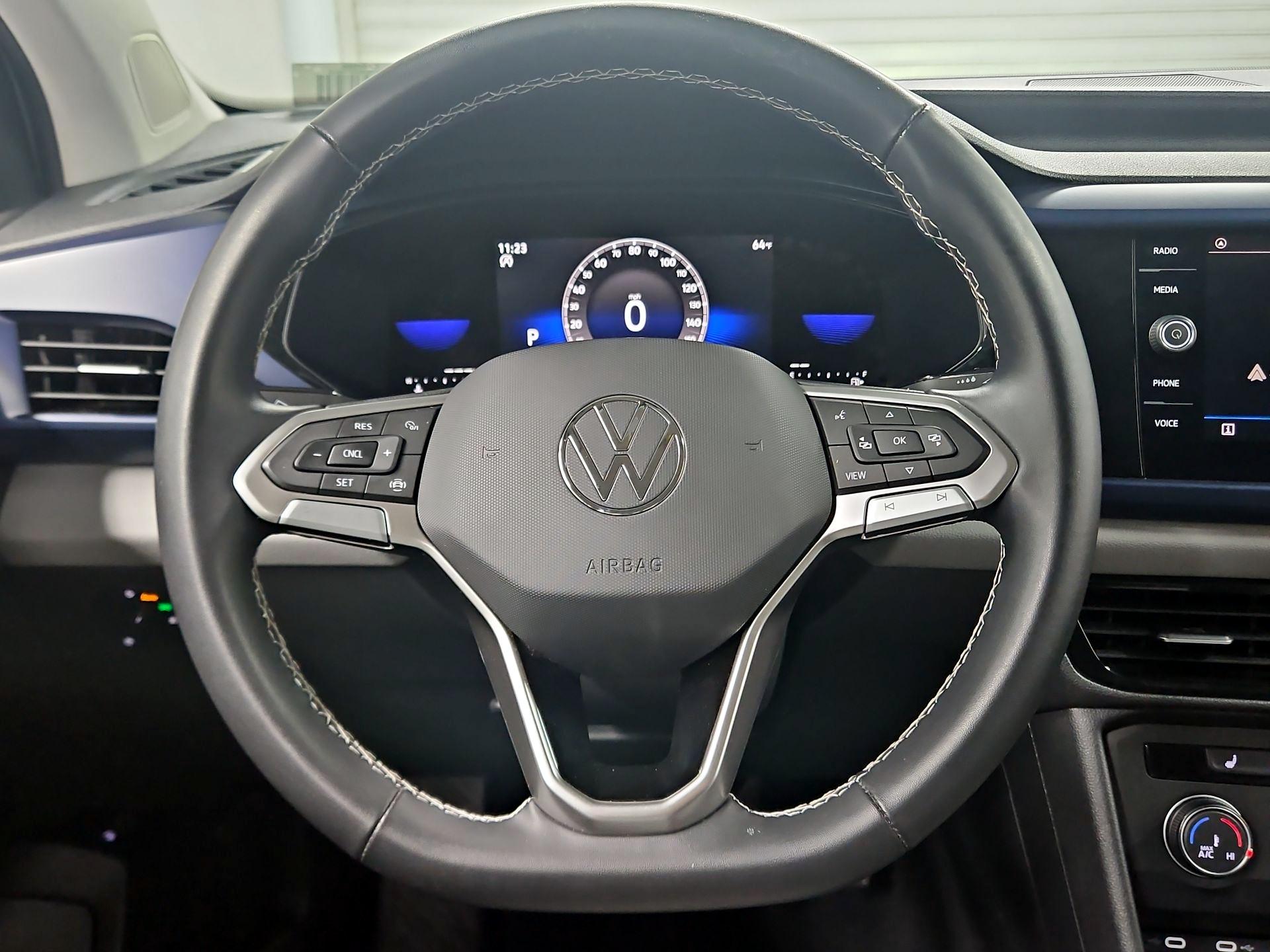 Thumbnail: 2022 Volkswagen Taos - 10